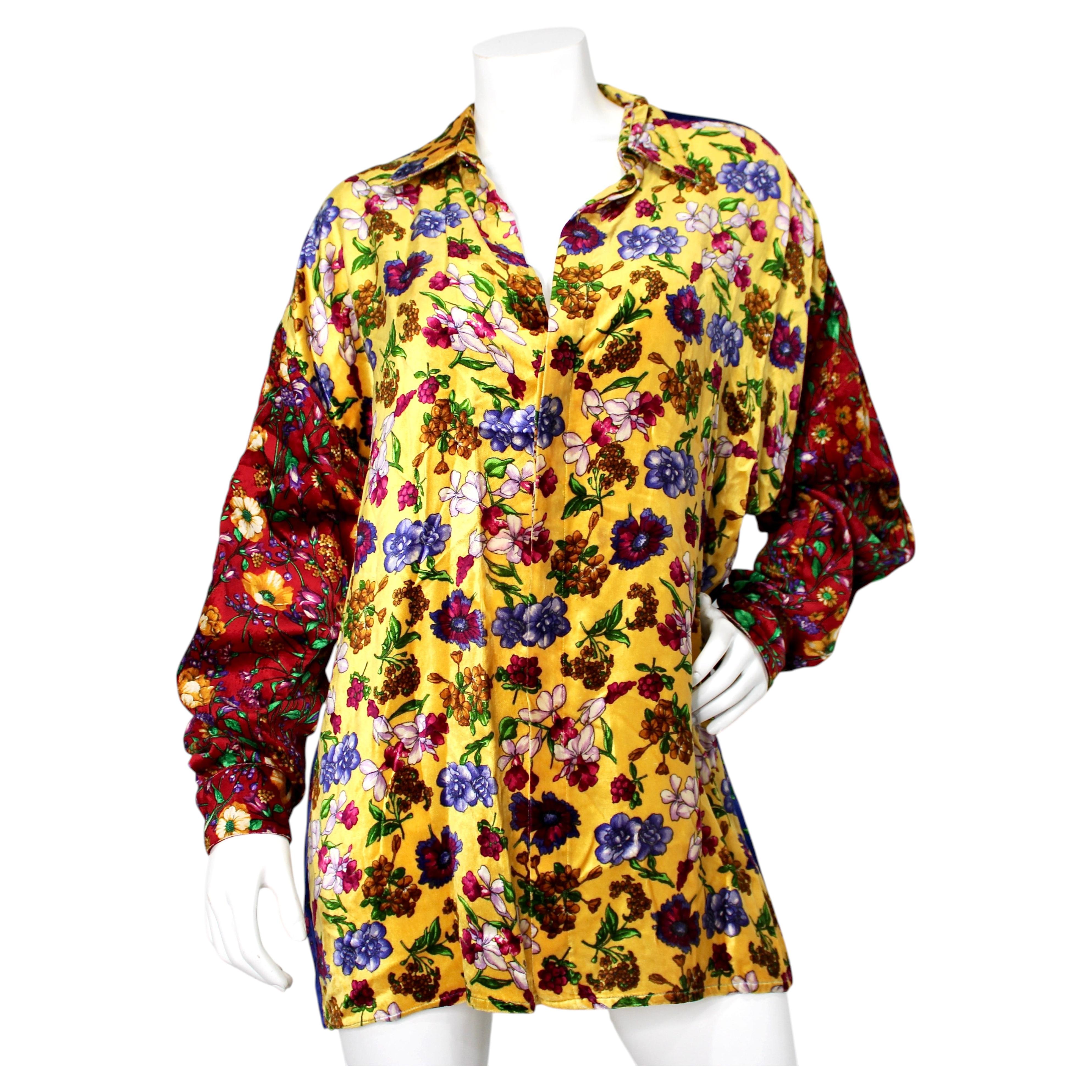 Chemise boutonnée Gianni Versace en velours à imprimé floral multicolore, vers les années 1990