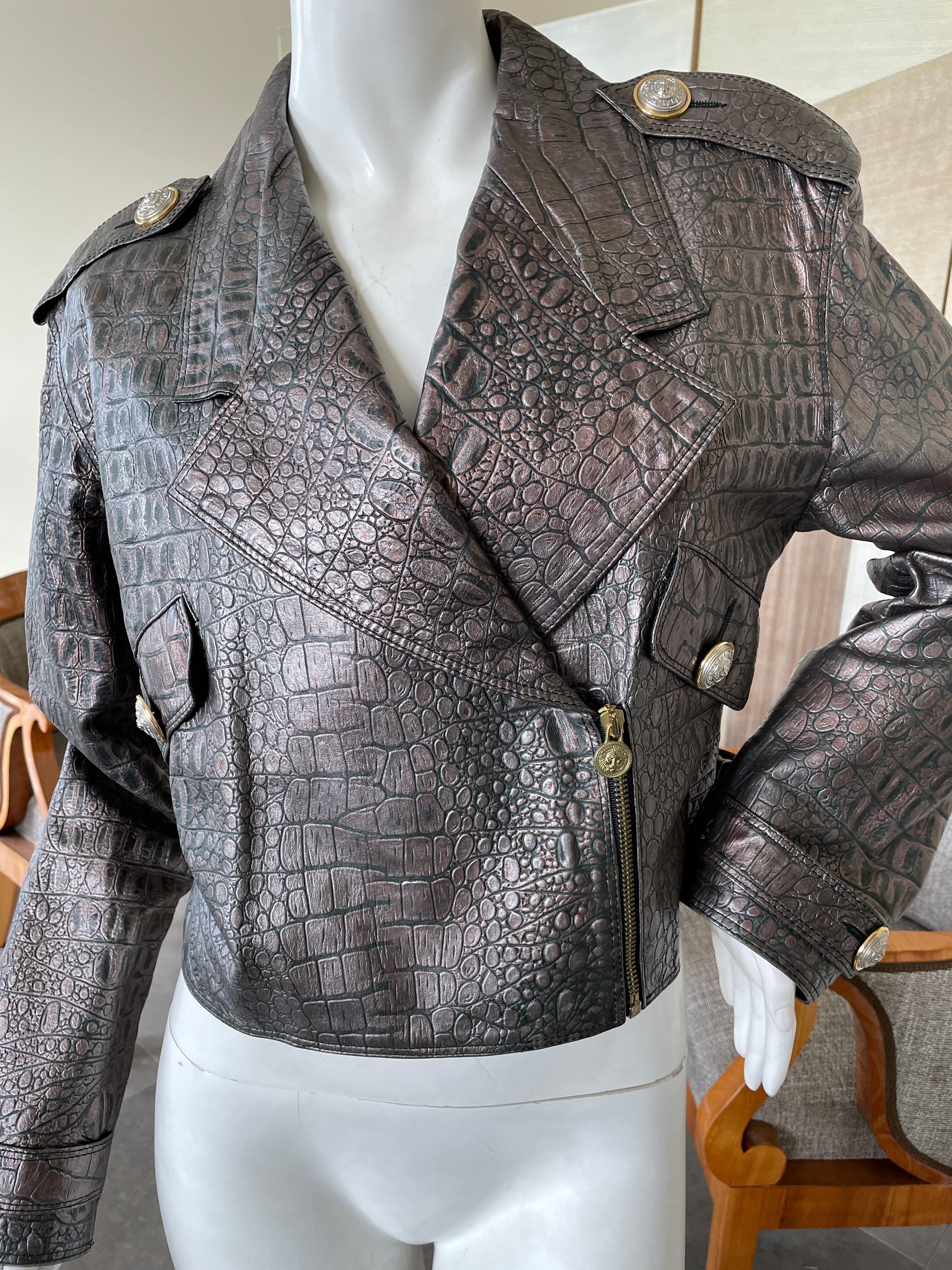 Gianni Versace VERSUS 1990 Gunmetal Gray Alligator Embossed Leather Moto Jacket 
Size 46
Bust 38