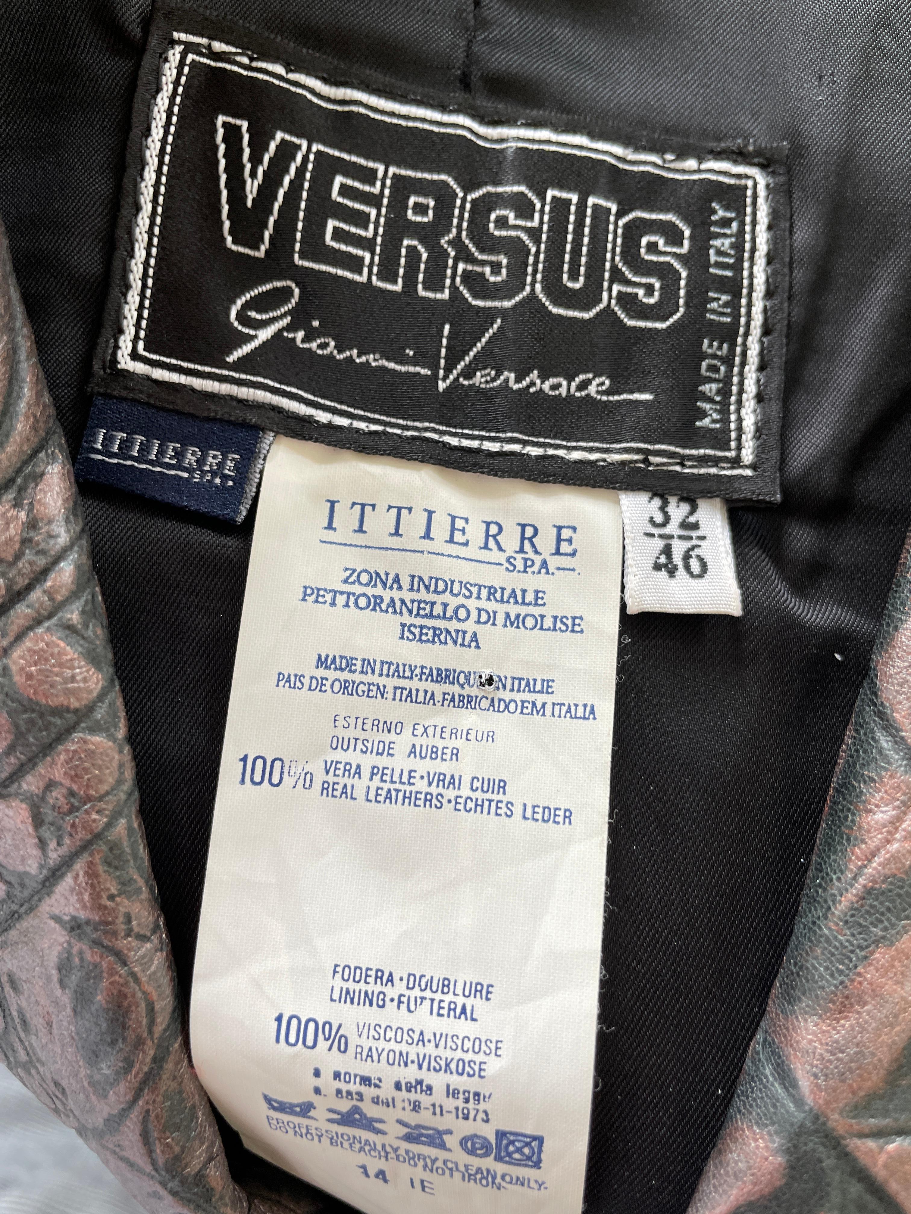 Gianni Versace Versus 1990 Gunmetal Gray Alligator Embossed Leather Moto Jacket  For Sale 2