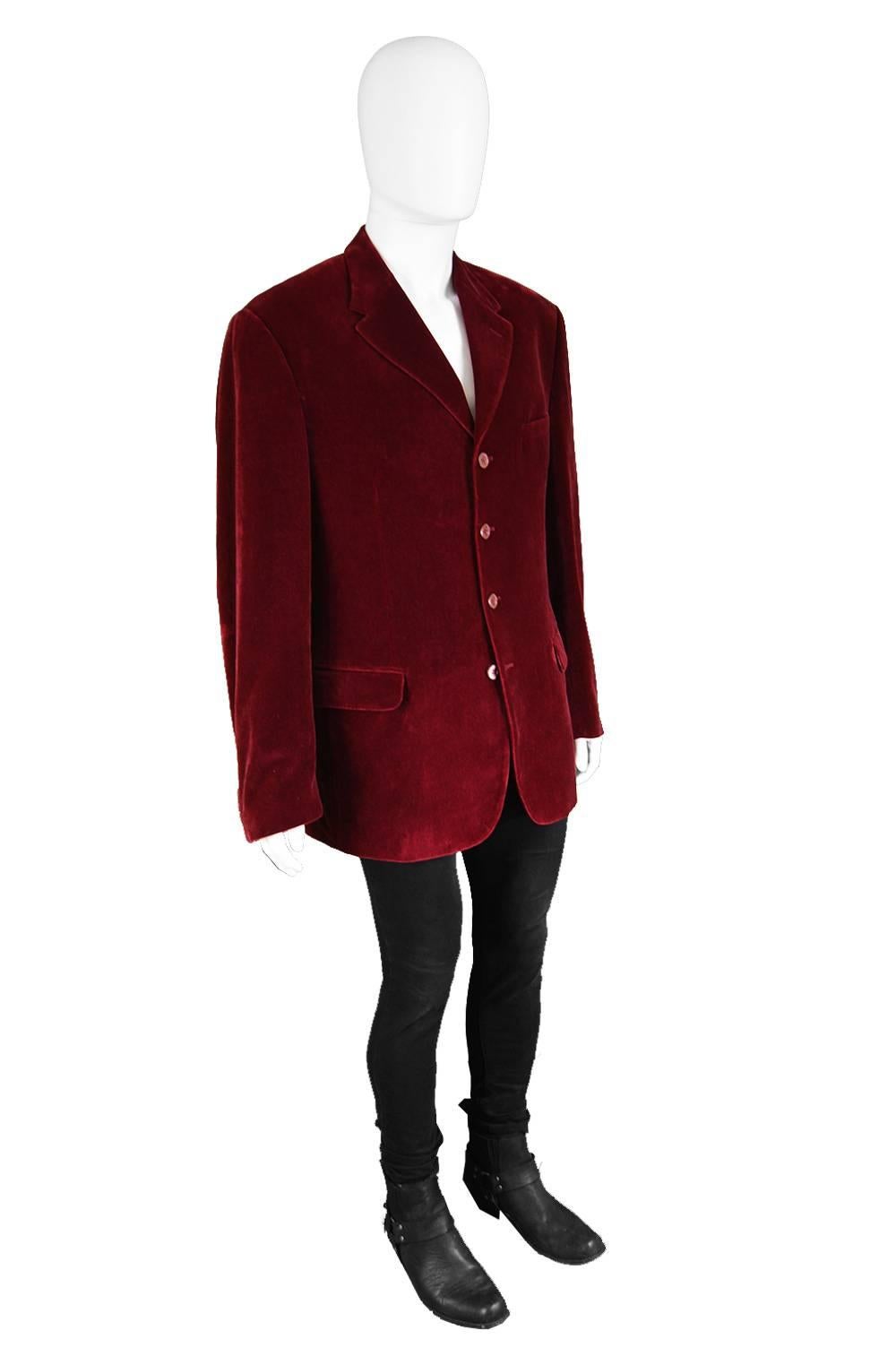 Gianni Versace Versus Men's Dark Red Velvet Vintage Blazer Jacket, 1990s In Excellent Condition For Sale In Doncaster, South Yorkshire