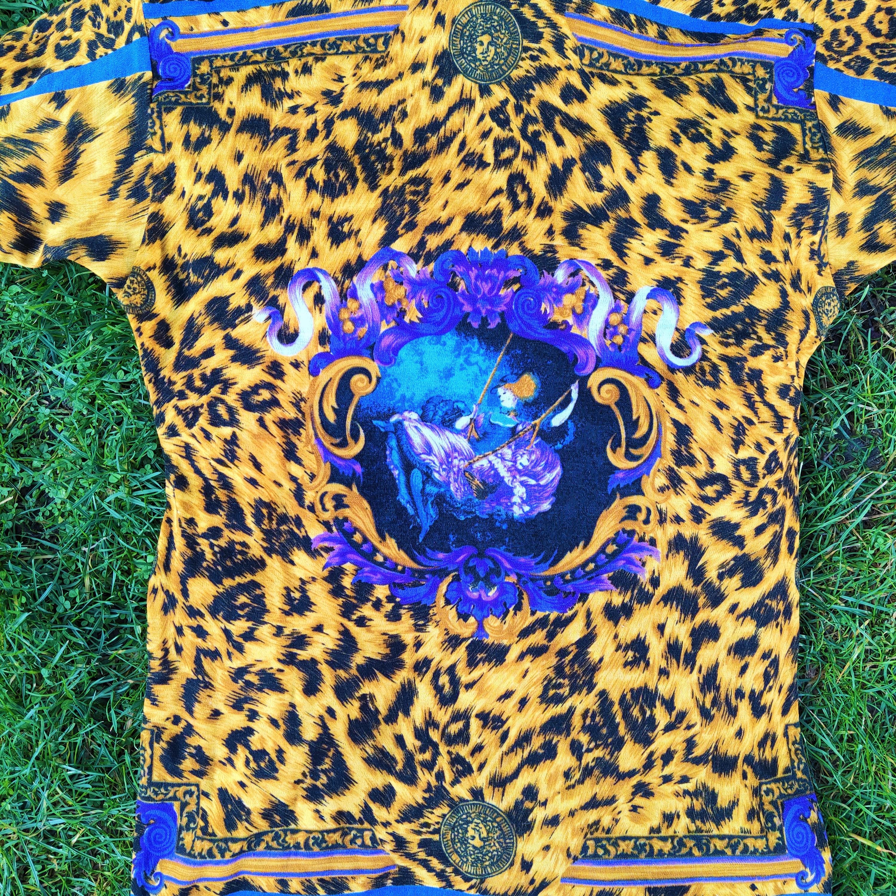 Gianni Versace Versus Swing Painting Fragonard pour hommes - Pull-shirt top léopard en vente 5