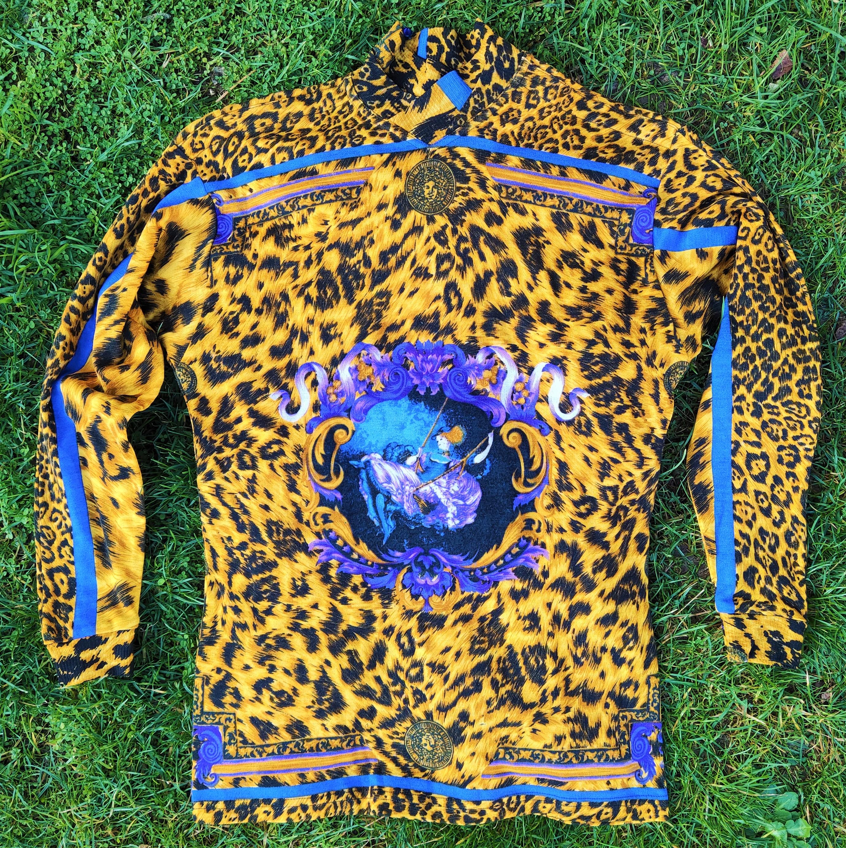 Gianni Versace Versus Swing Painting Fragonard Men Leopard T-shirt Top Sweater In Excellent Condition For Sale In PARIS, FR