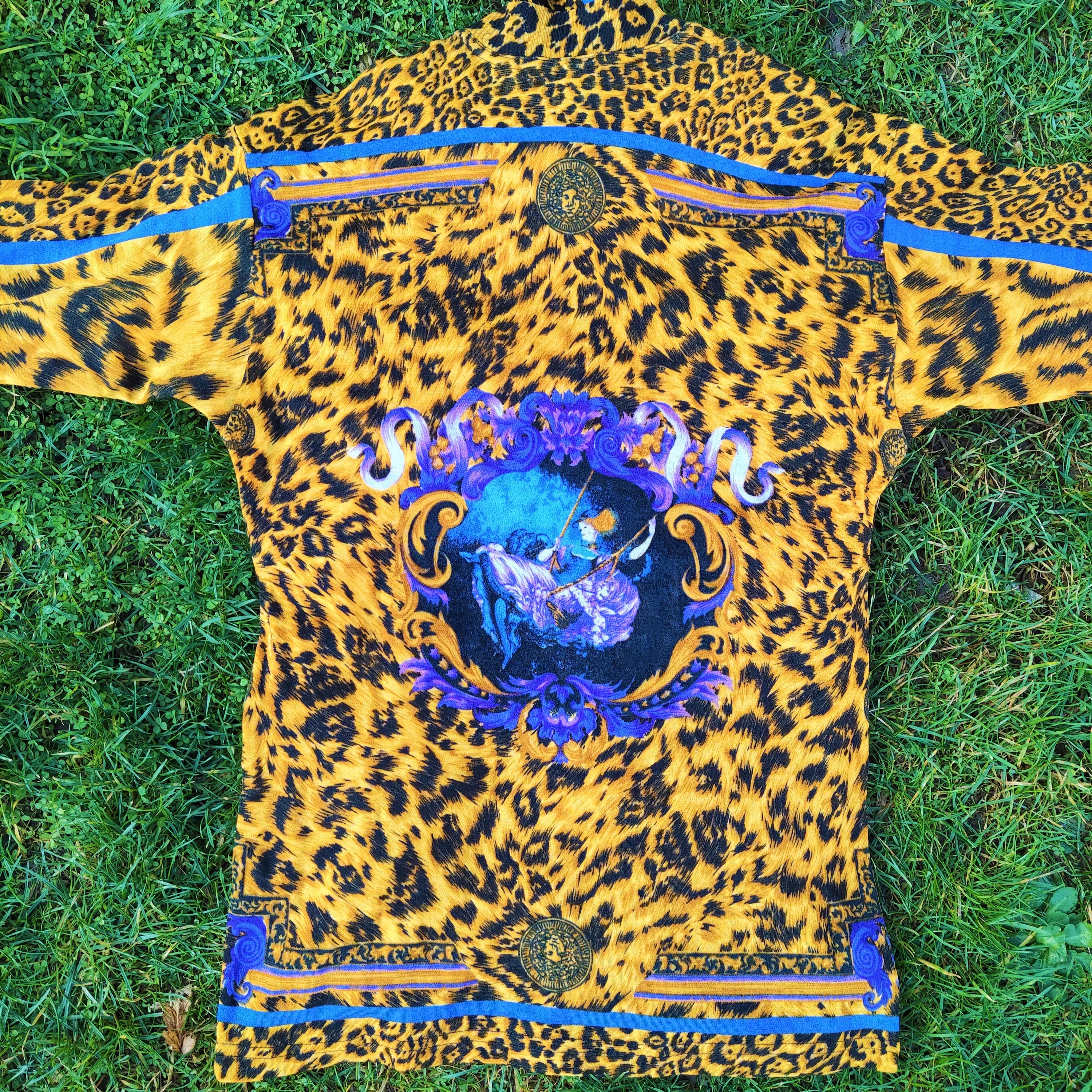 Gianni Versace Versus Swing Painting Fragonard Men Leopard T-shirt Top Sweater For Sale 4