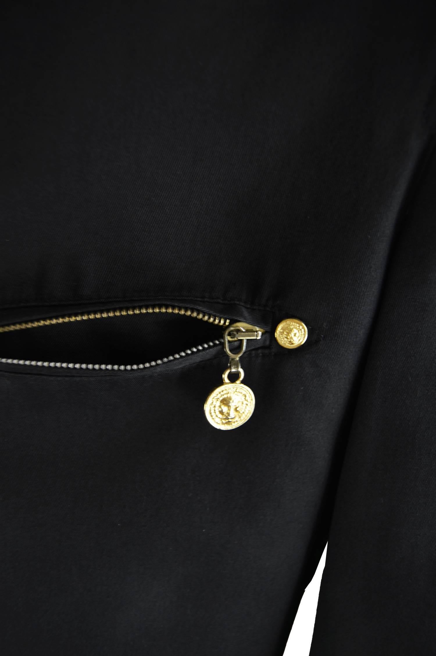 Gianni Versace Versus Vintage 1990's Men's Rare S & M Black & Gold Cotton Blazer For Sale 3