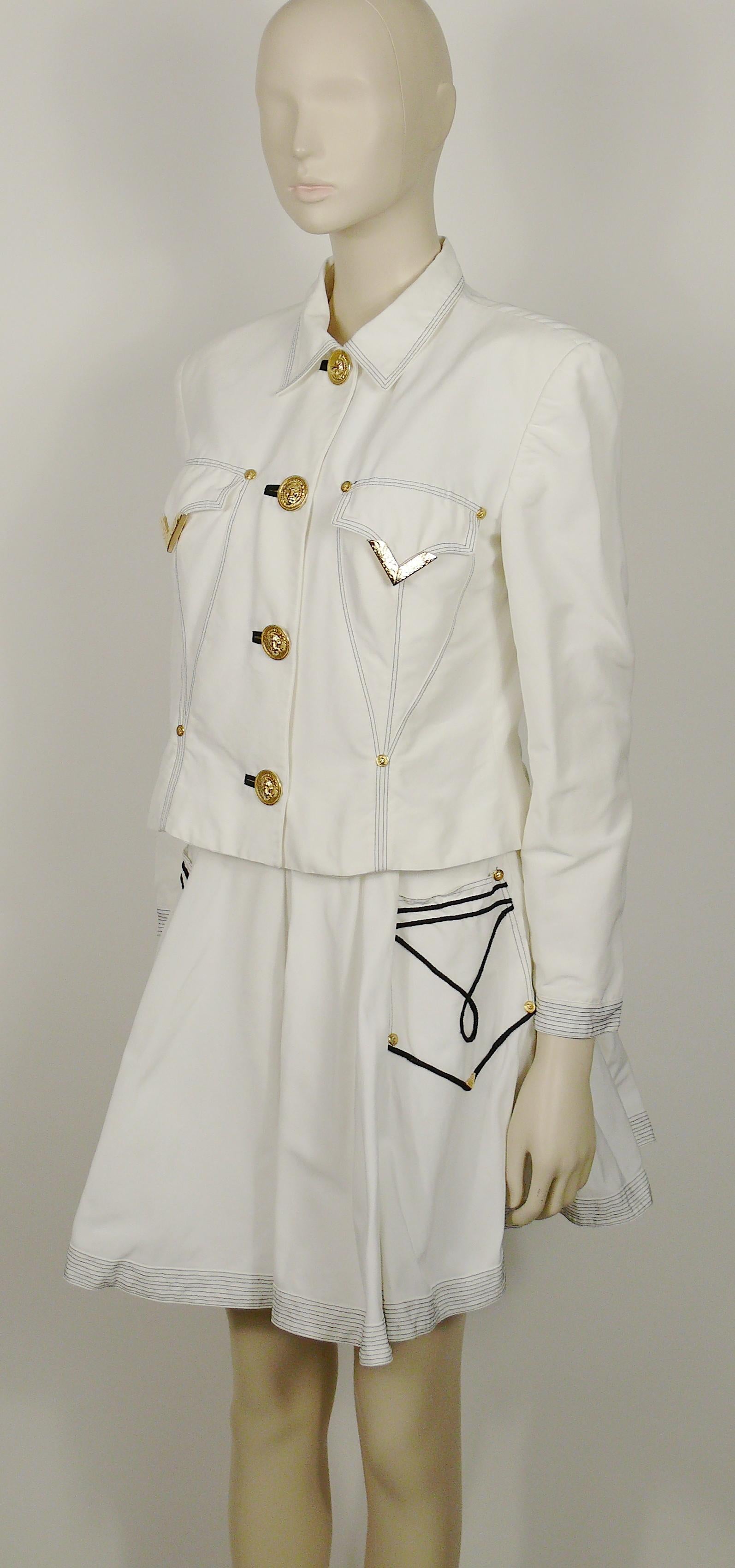 Gianni Versace Versus Vintage White Jacket & Skirt Ensemble with Western Details In Good Condition For Sale In Nice, FR