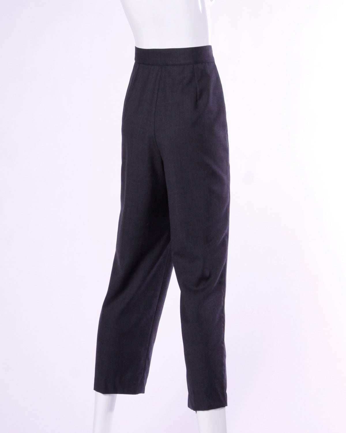Simple and chic vintage dark gray trousers with pleated front by Gianni Versace.

Details:

Unlined
Side Pockets
Side Hook Closure
Marked Size: 44
Color: Dark Gray
Fabric: 100% Virgin Wool
Label: Gianni Versace

Measurements:

Waist: