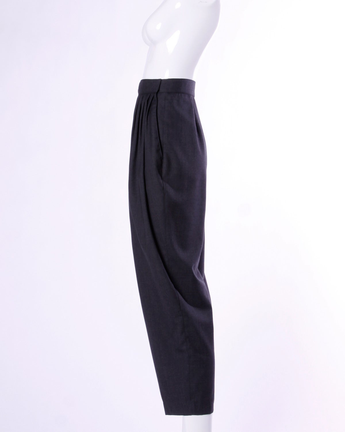 Gianni Versace Vintage 1980s 80s Gray Wool Pleated Pants or Trousers For Sale 1