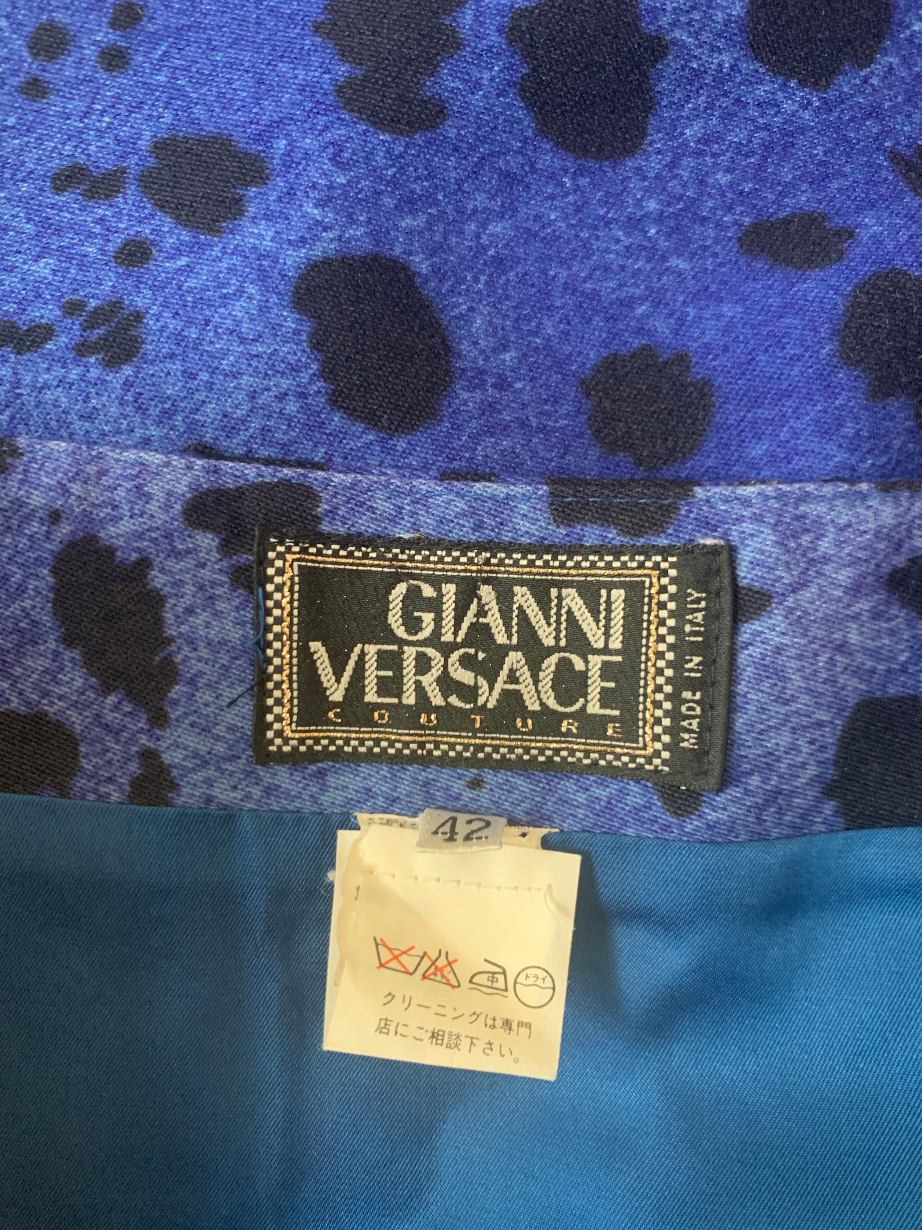 Gianni Versace Vintage 1990er Jahre Blauer und schwarzer Bleistiftrock mit Leopardenmuster Damen im Angebot