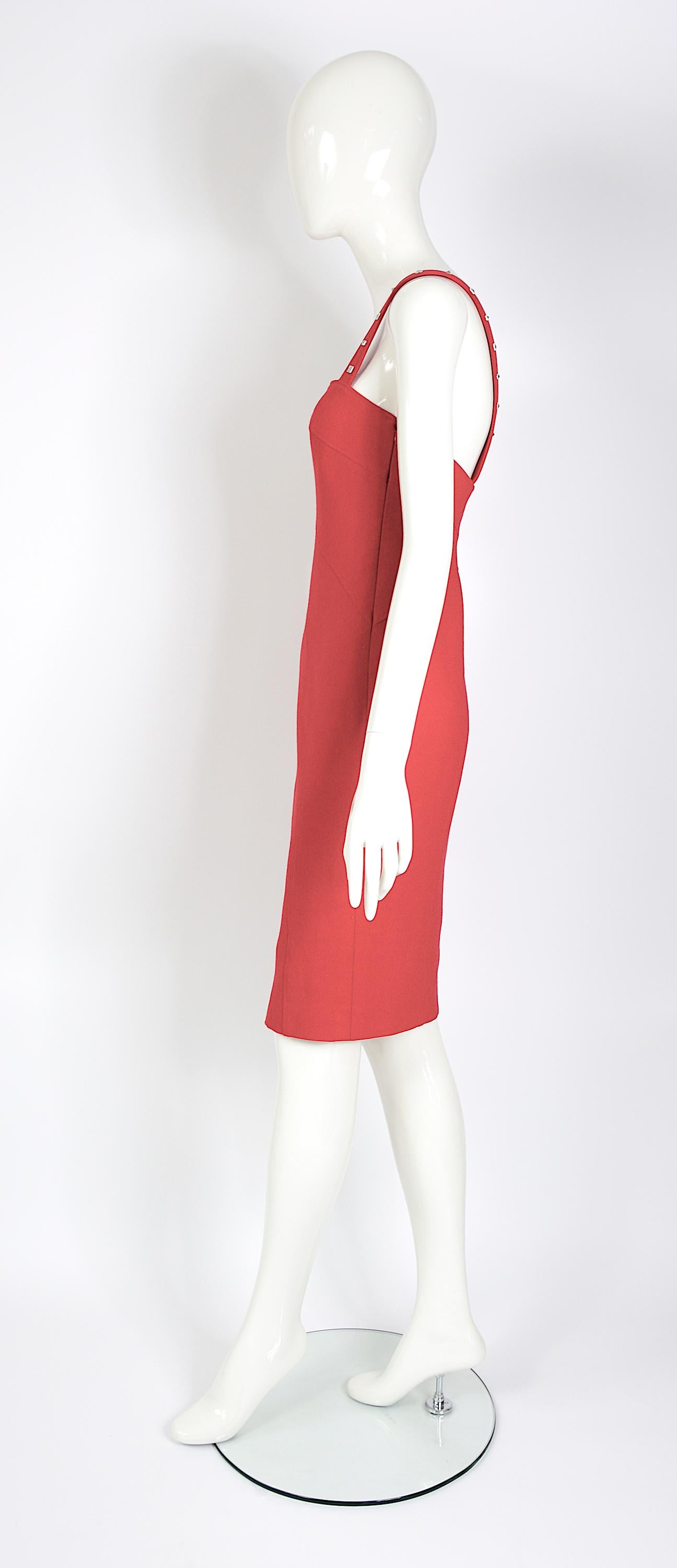 Versace vintage f/w 2004 cutout detail at the back red wool dress. For Sale 6