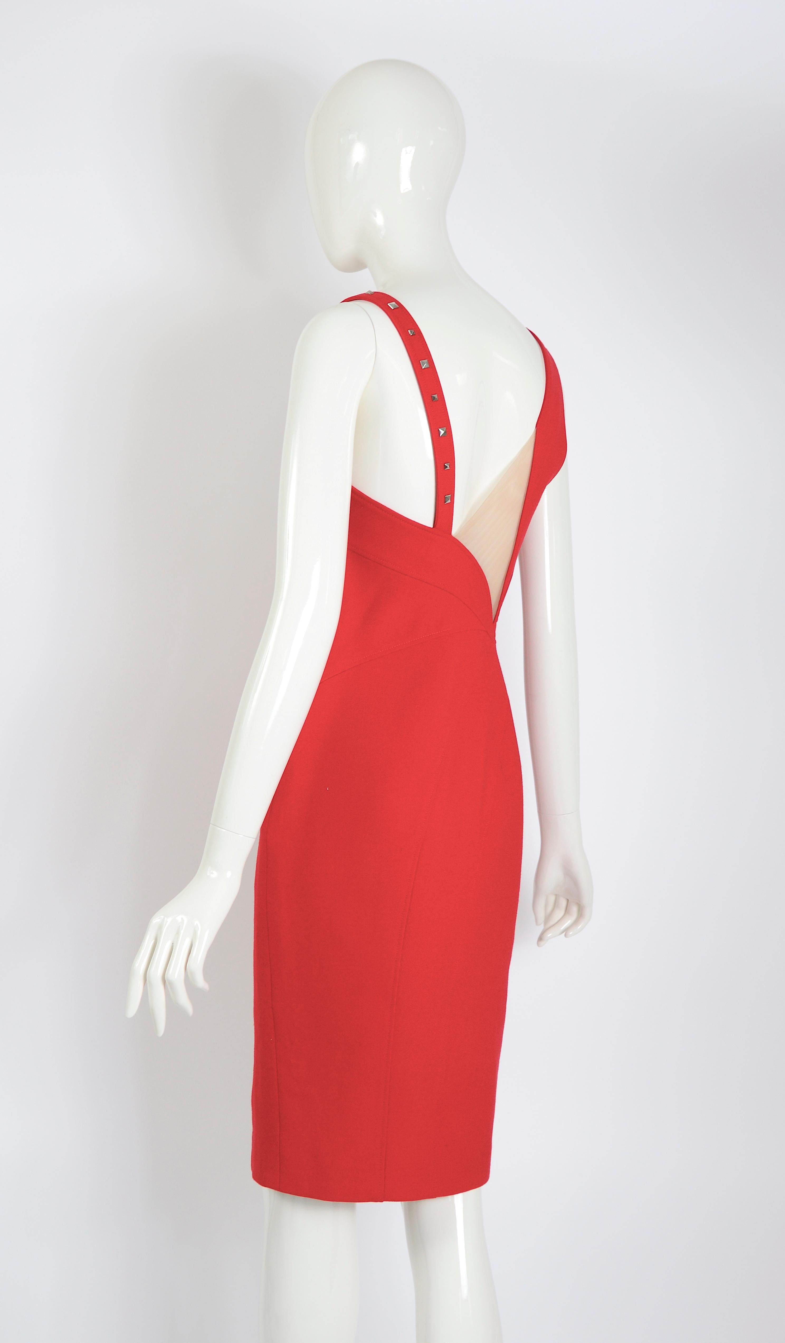 Versace vintage f/w 2004 cutout detail at the back red wool dress. In Good Condition For Sale In Antwerpen, Vlaams Gewest
