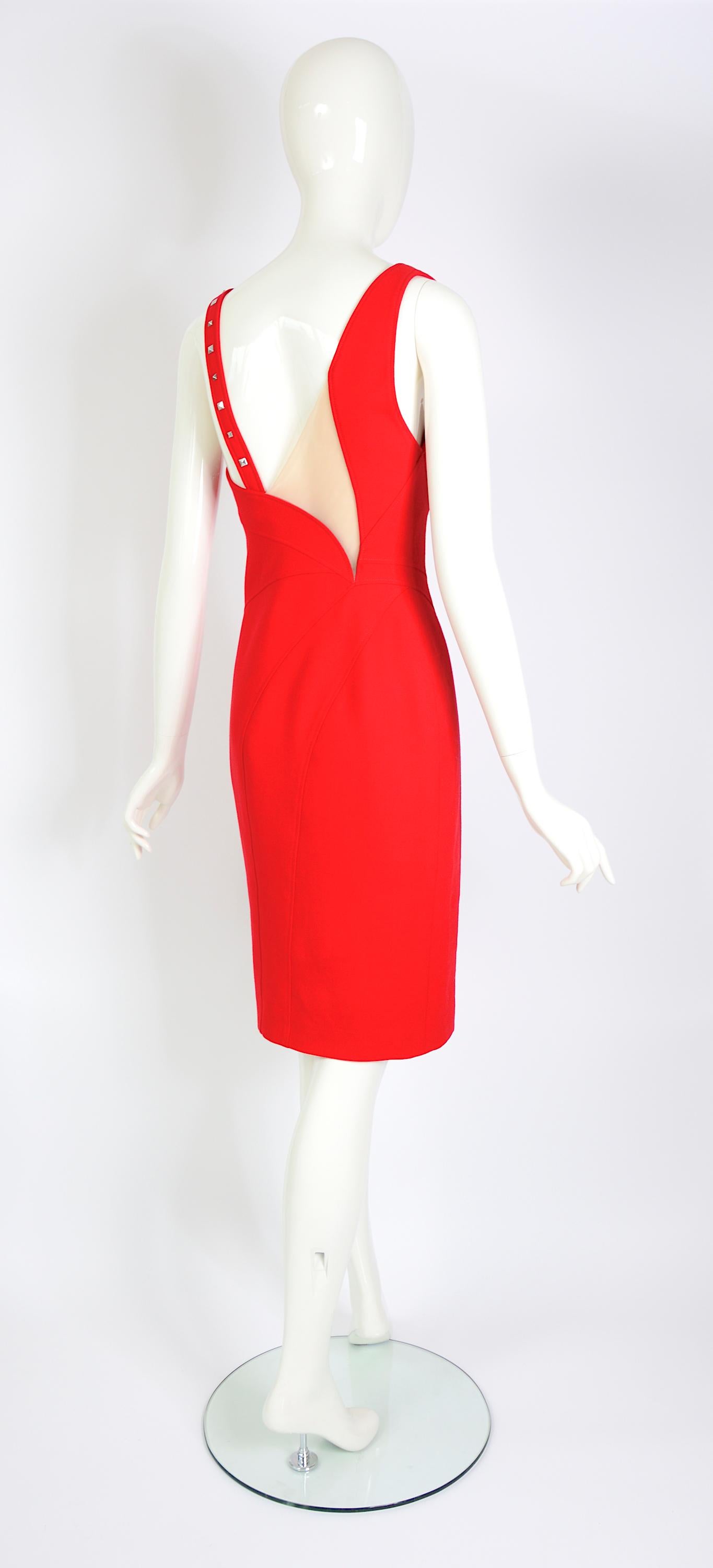 Versace vintage f/w 2004 cutout detail at the back red wool dress. For Sale 3