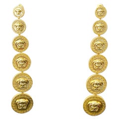 Gianni Versace Vintage 2000s Y2K Gold Logo Medusa Head Dangle Pierce Ohrringe 