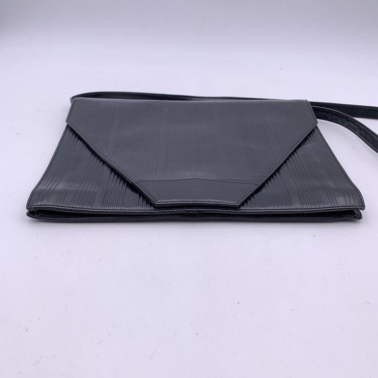 Gianni Versace Vintage Black Ribbed Leather Convertible  display picture 2