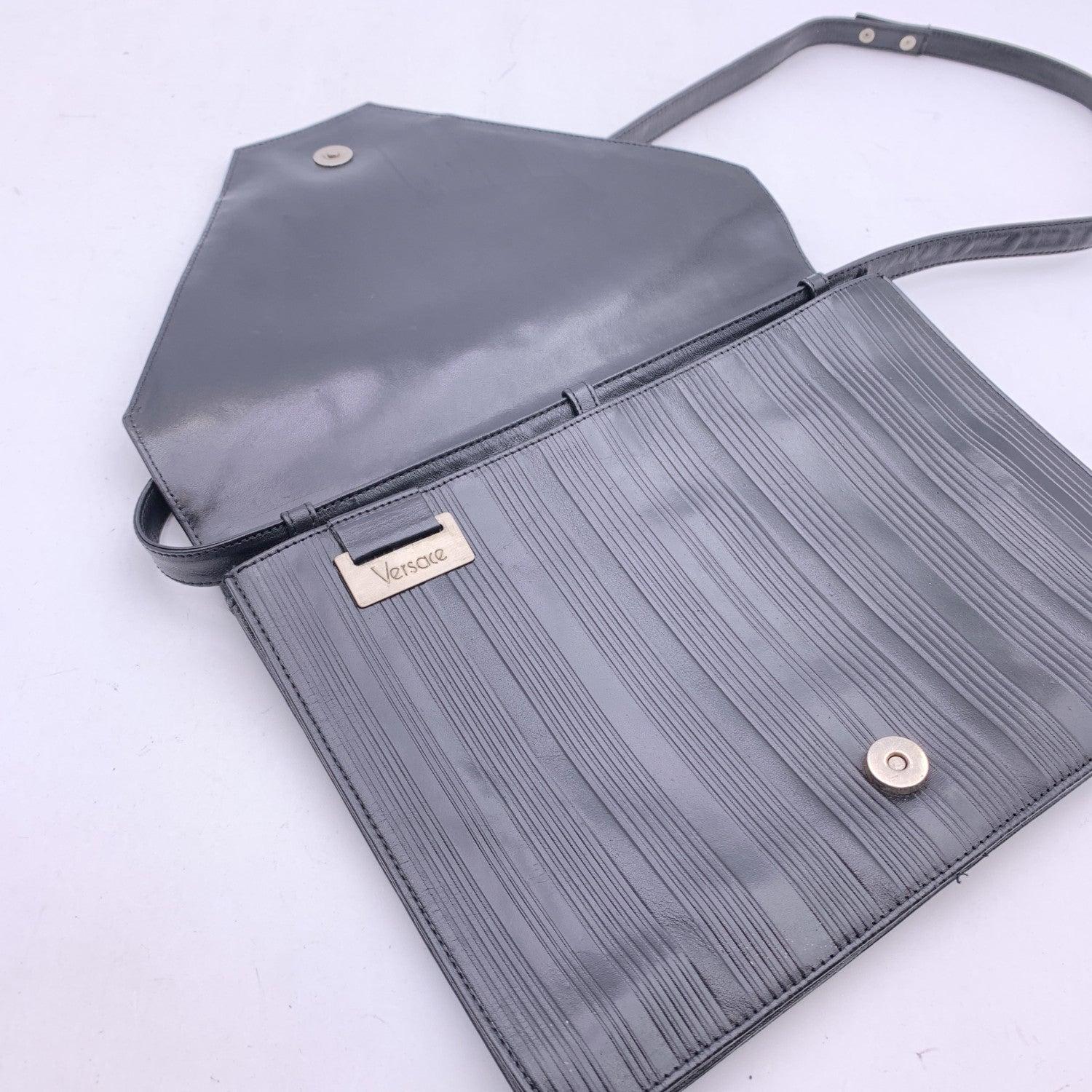 Gianni Versace Vintage Black Ribbed Leather Convertible Shoulder Bag For Sale 1