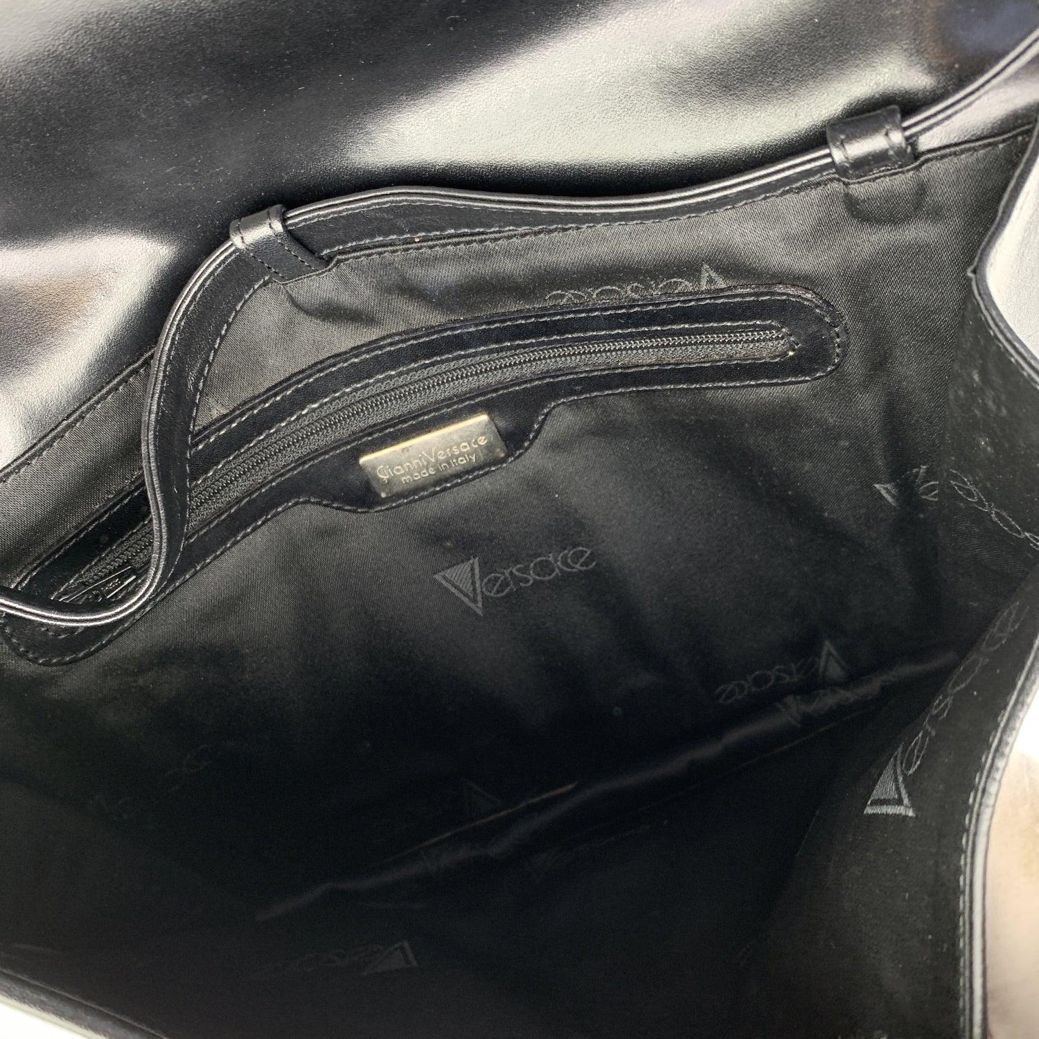 Gianni Versace Vintage Black Ribbed Leather Convertible Shoulder Bag For Sale 3