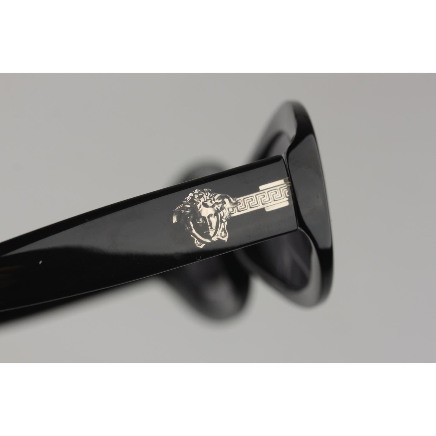 Gianni Versace Vintage Black Sunglasses Mod 307 Col 451 New Old Stock In New Condition In Rome, Rome