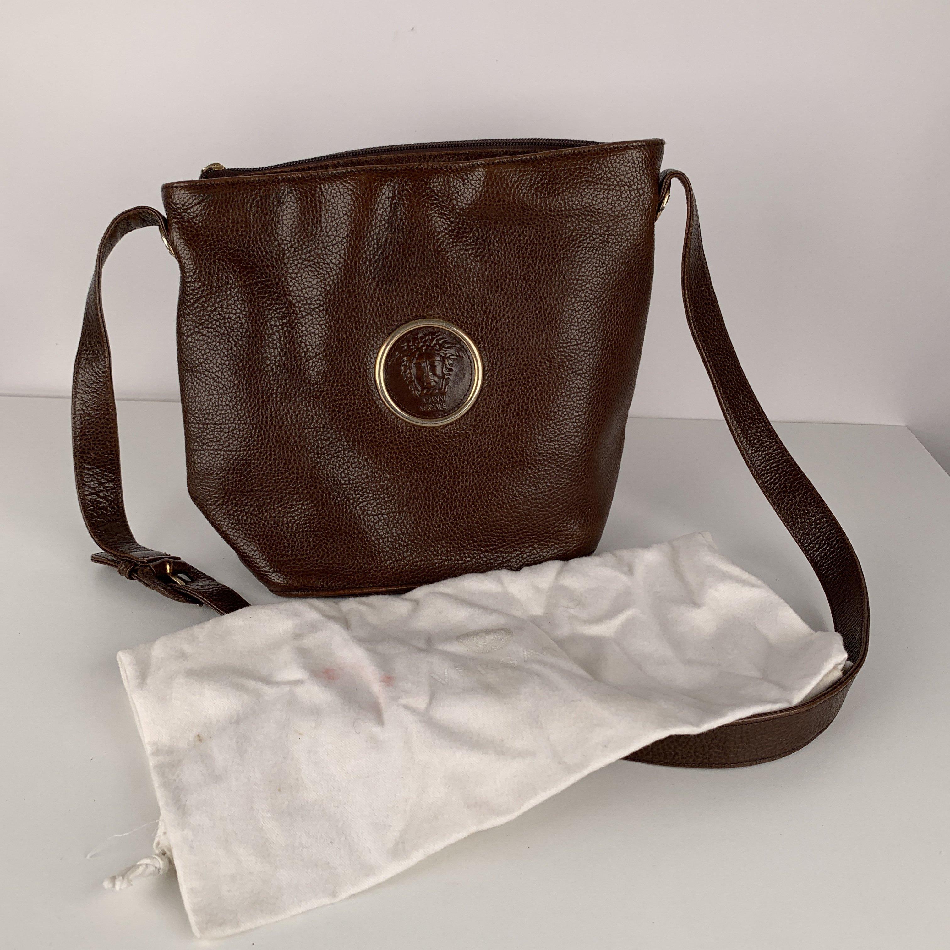 Gianni Versace Vintage Brown Leather Medusa Bucket Shoulder Bag In Excellent Condition In Rome, Rome