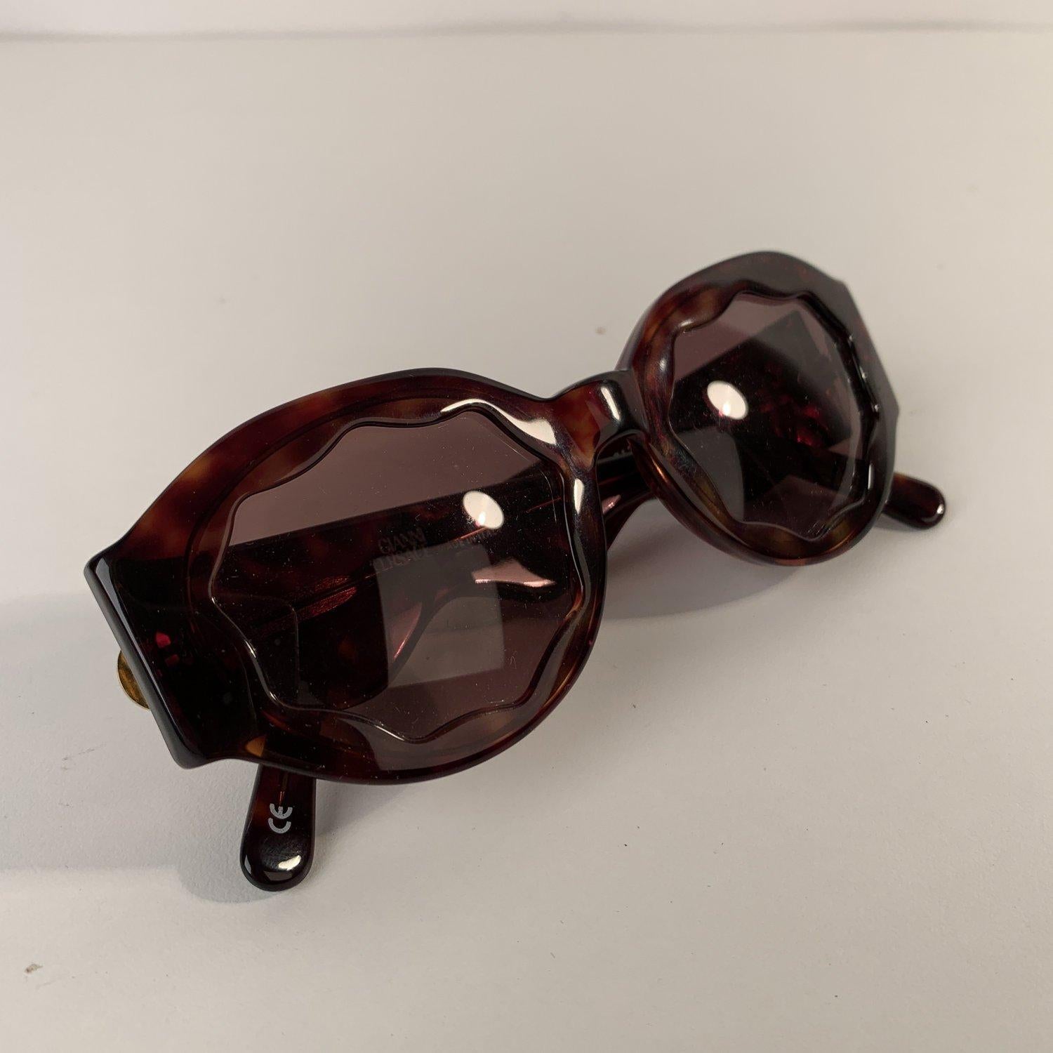 Gianni Versace Vintage Brown Medusa Mint Sunglasses Mod. S13 Col 740 In Excellent Condition In Rome, Rome