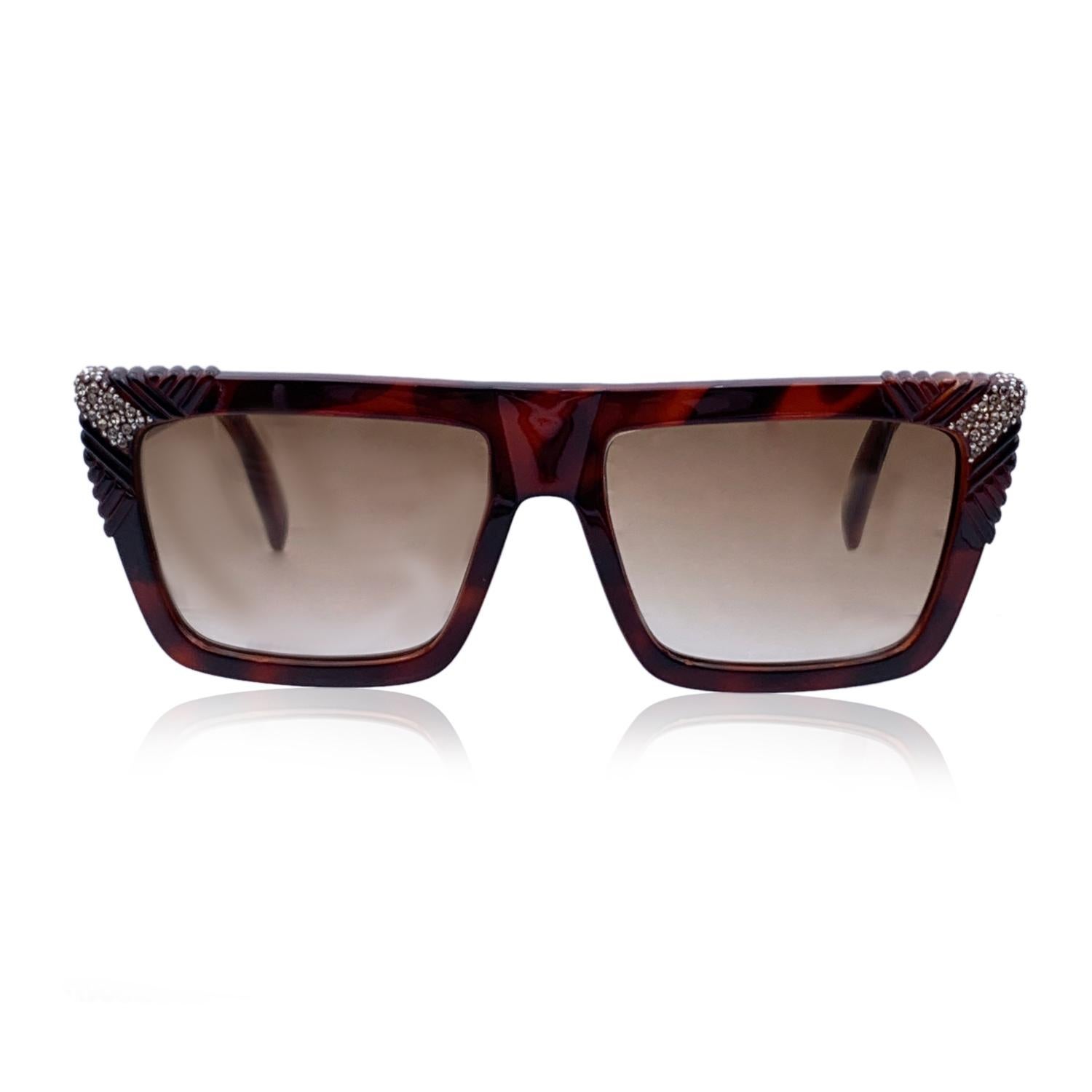 Gianni Versace Vintage Brown Sunglasses Mod. Basix 812 Col.688 In Excellent Condition For Sale In Rome, Rome