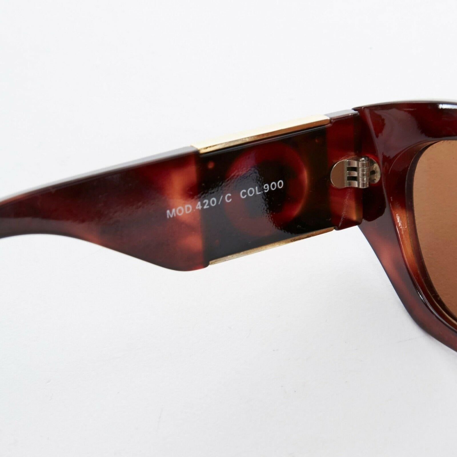 GIANNI VERSACE Vintage brown tortoise angular cateye gold Medusa sunglasses In Excellent Condition In Hong Kong, NT