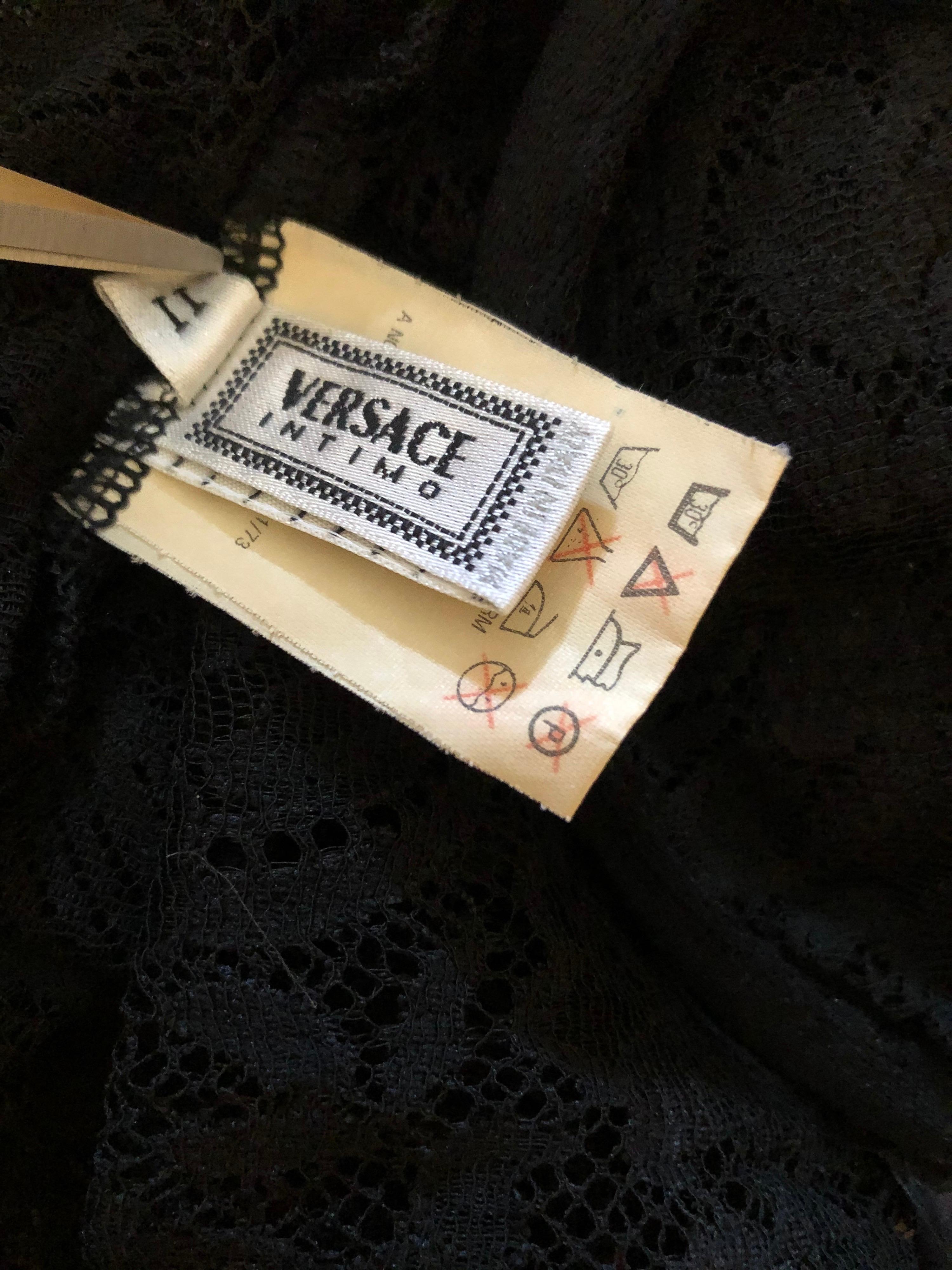 Gianni Versace Vintage c. 1990 Durchsichtige Spitze Mesh Schwarz Bodysuit Top  im Angebot 7