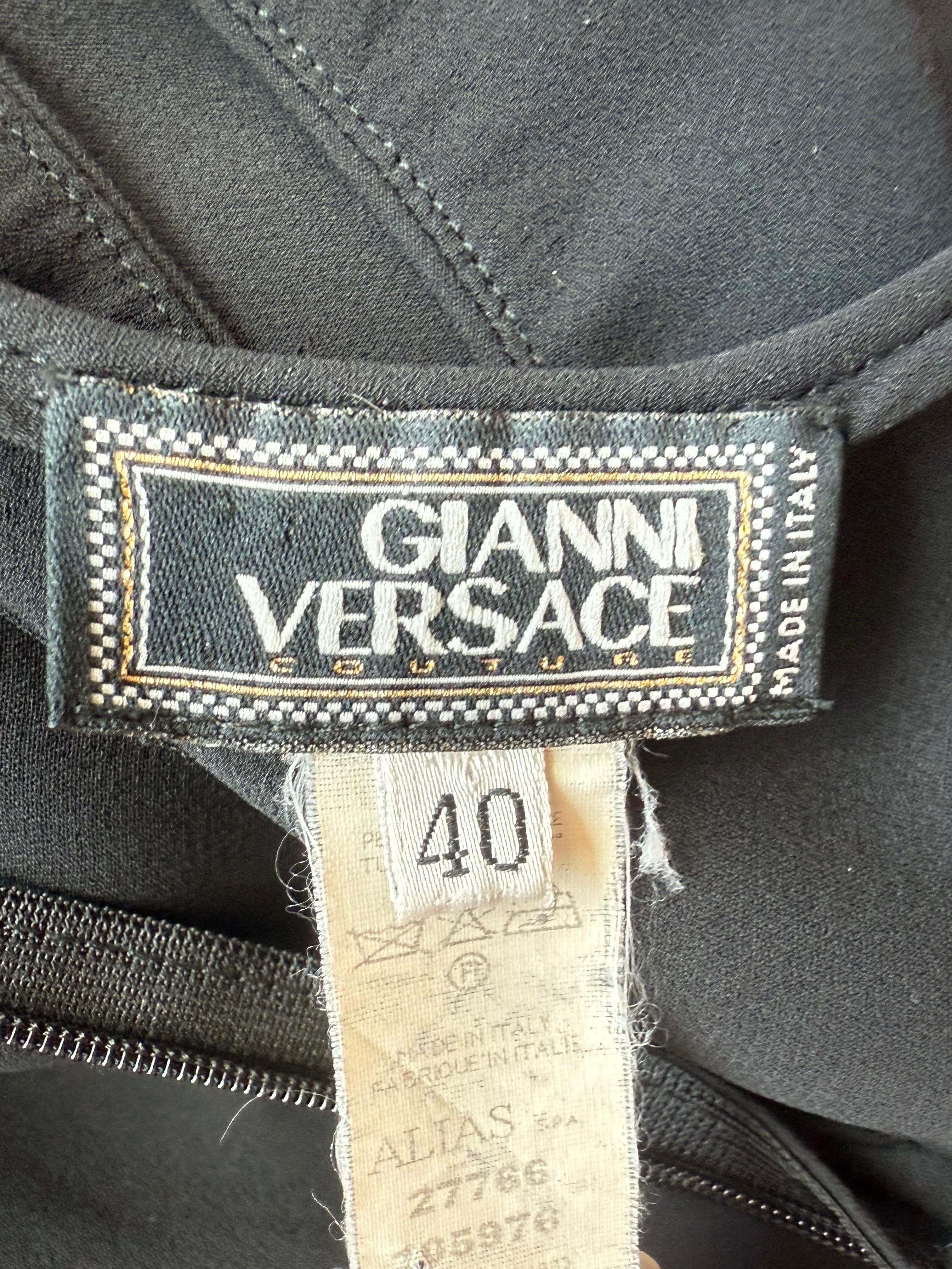Gianni Versace - Vestito midi nero con ritaglio e scollo alla caviglia - Midi Dress in vendita 14