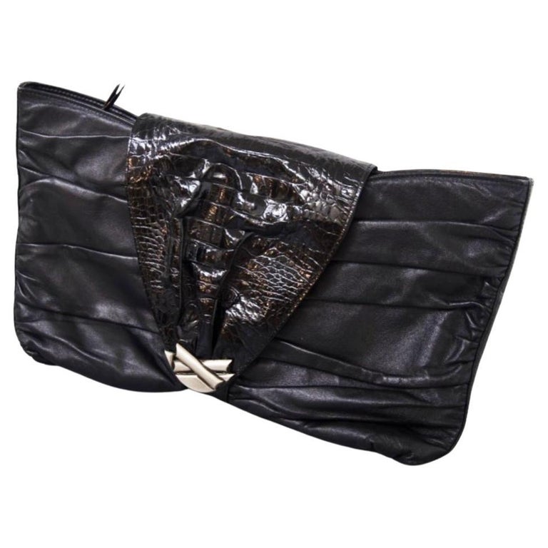 Gianni Versace Vintage Elegant Leather Pochette For Sale