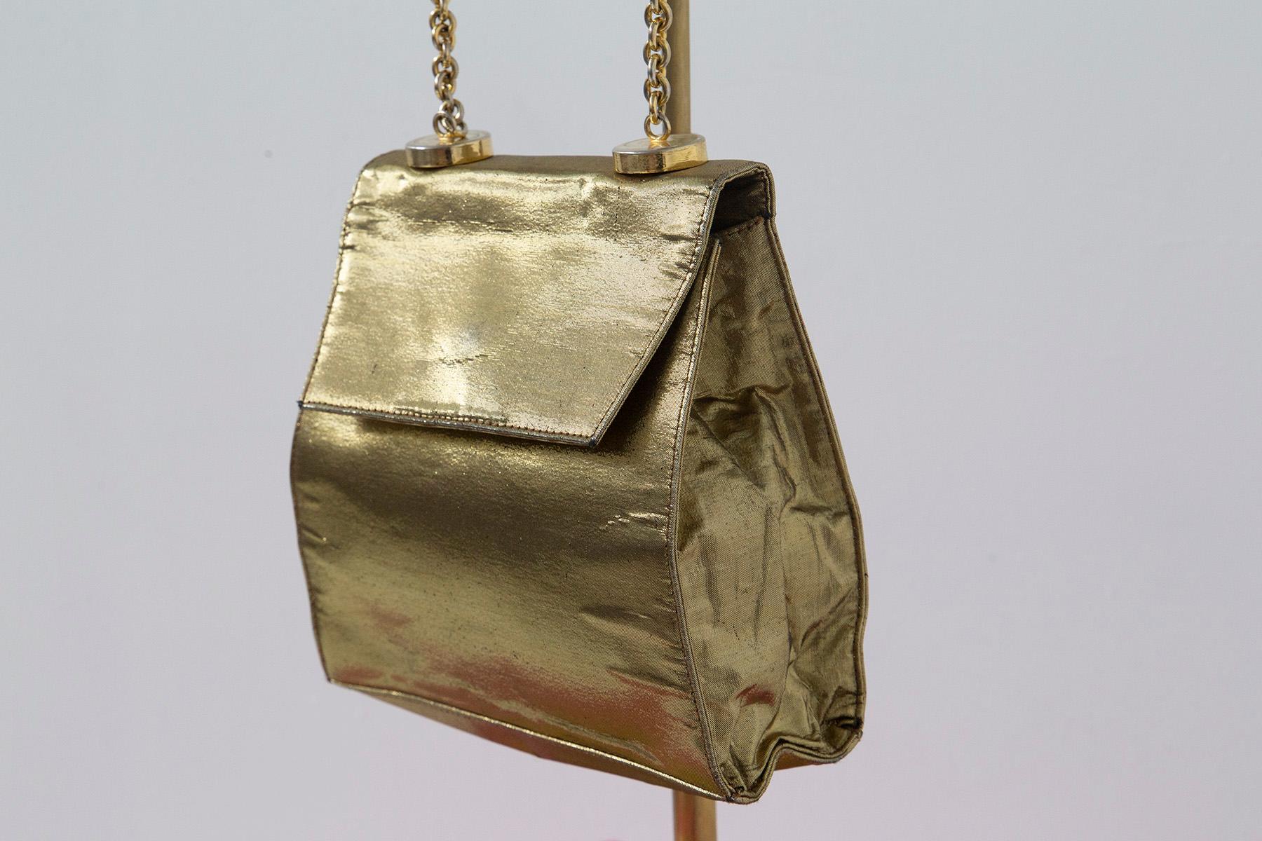 Gianni Versace vintage gold colored evening shoulder bag In Good Condition For Sale In Milano, IT