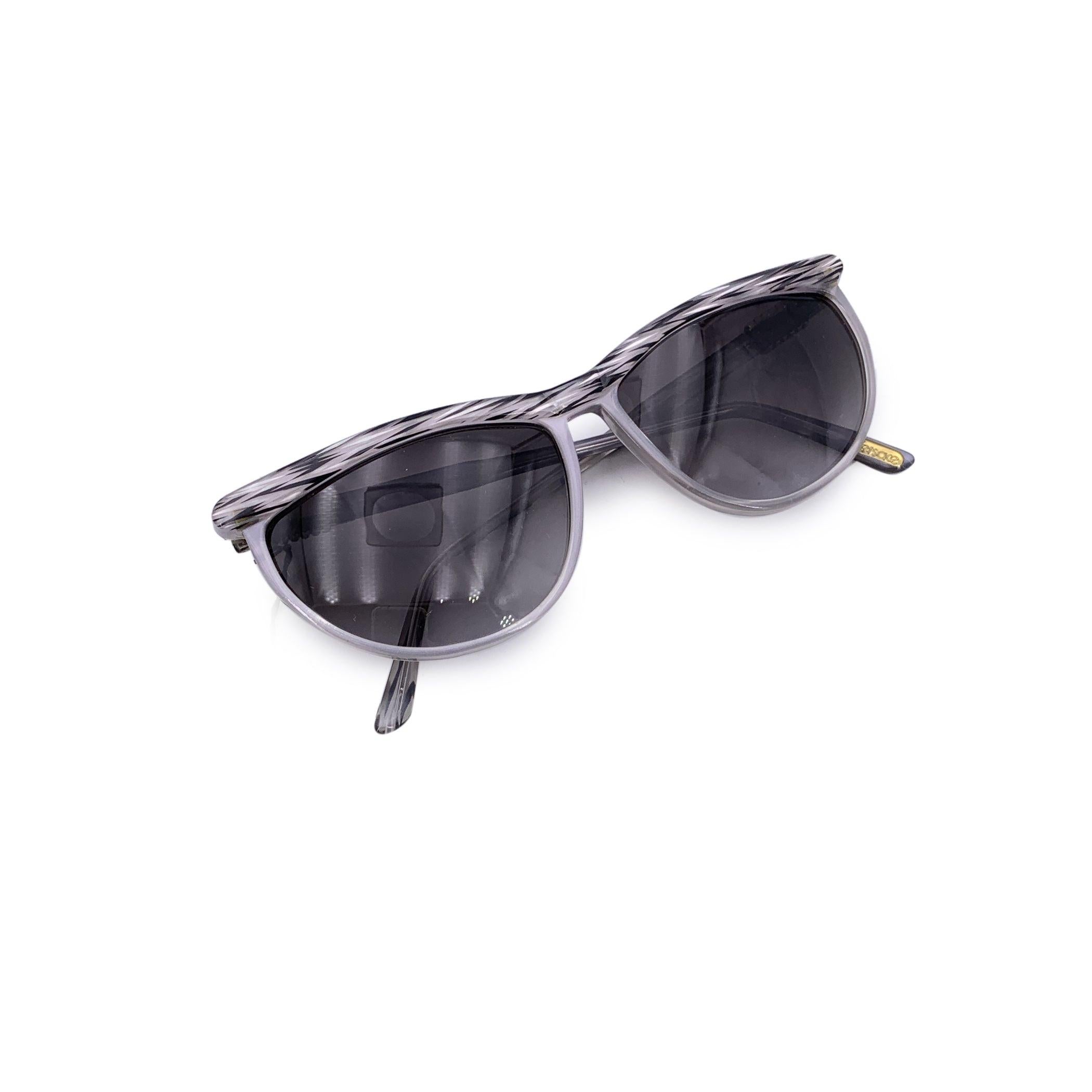 Gianni Versace Vintage Grey Acetate Sunglasses 488 56/15 140mm For Sale 2