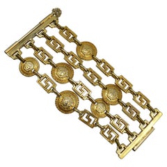 GIANNI VERSACE Vintage Iconic Goldfarbenes vierreihiges Medusa-Manschettenarmband, Vintage