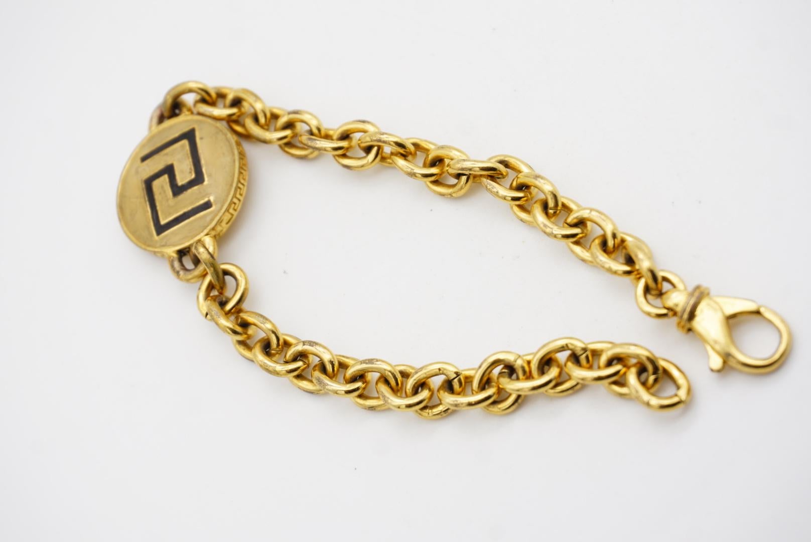 GIANNI VERSACE Vintage Iconic Greca Black Logo Circle Charm Chain Gold Bracelet For Sale 5