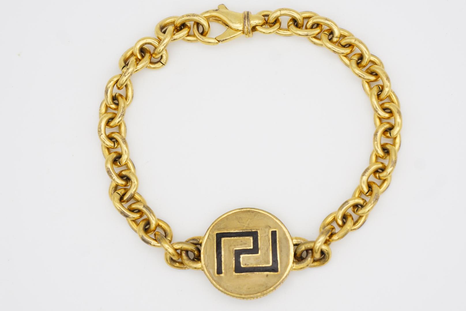 GIANNI VERSACE Vintage Iconic Greca Black Logo Circle Charm Chain Gold Bracelet For Sale 7