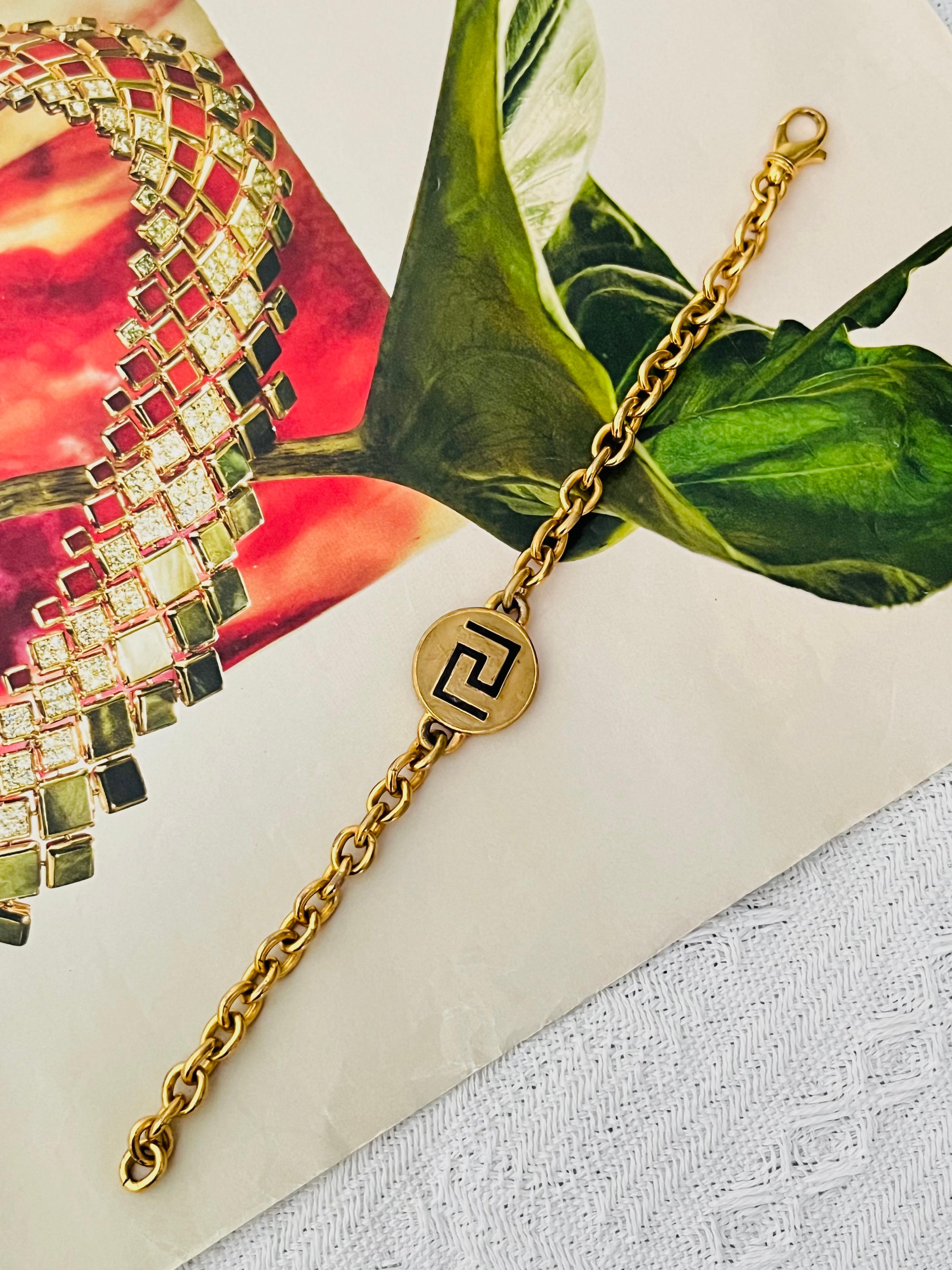 Art Deco GIANNI VERSACE Vintage Iconic Greca Black Logo Circle Charm Chain Gold Bracelet For Sale