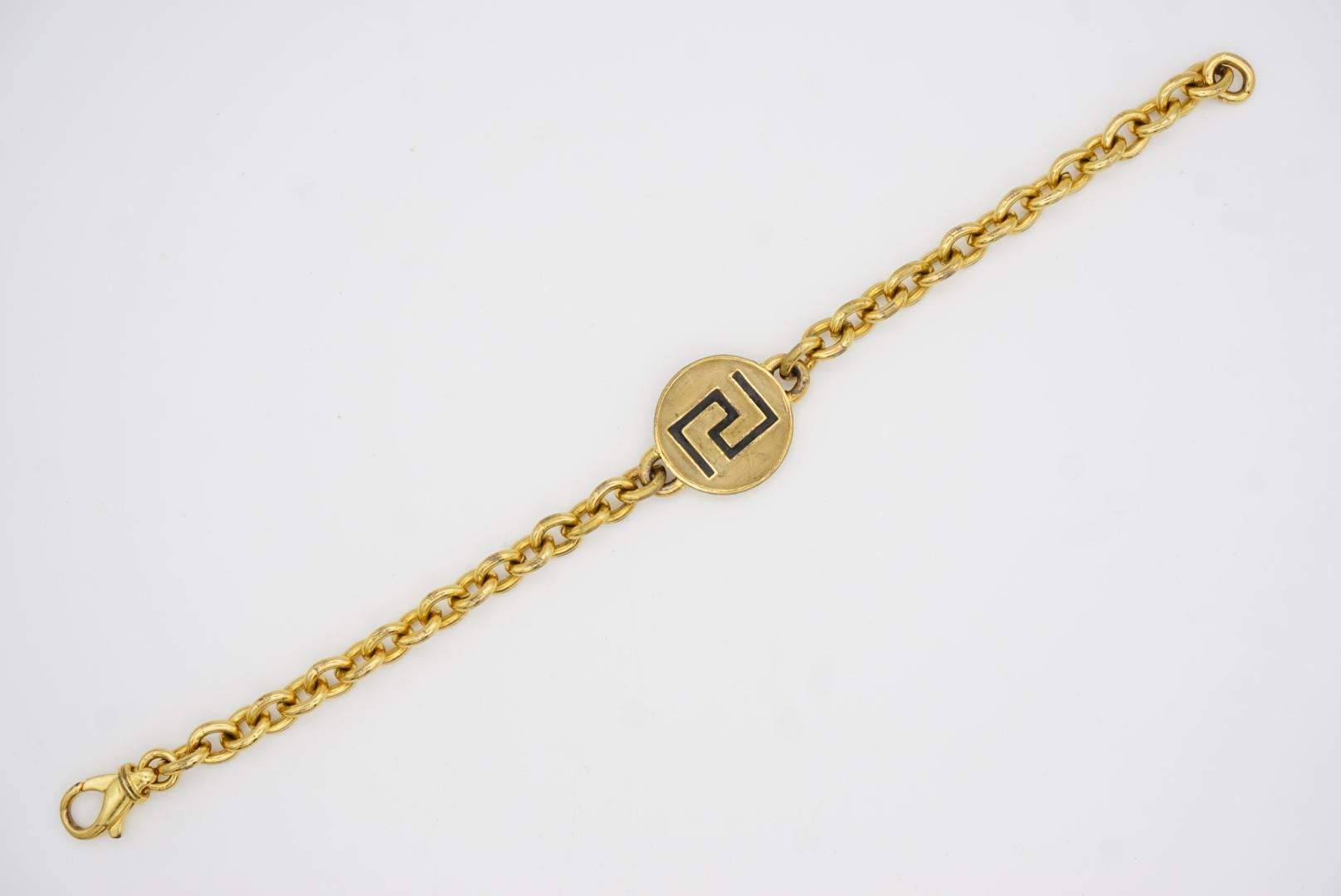 GIANNI VERSACE Vintage Iconic Greca Black Logo Circle Charm Chain Gold Bracelet For Sale 2