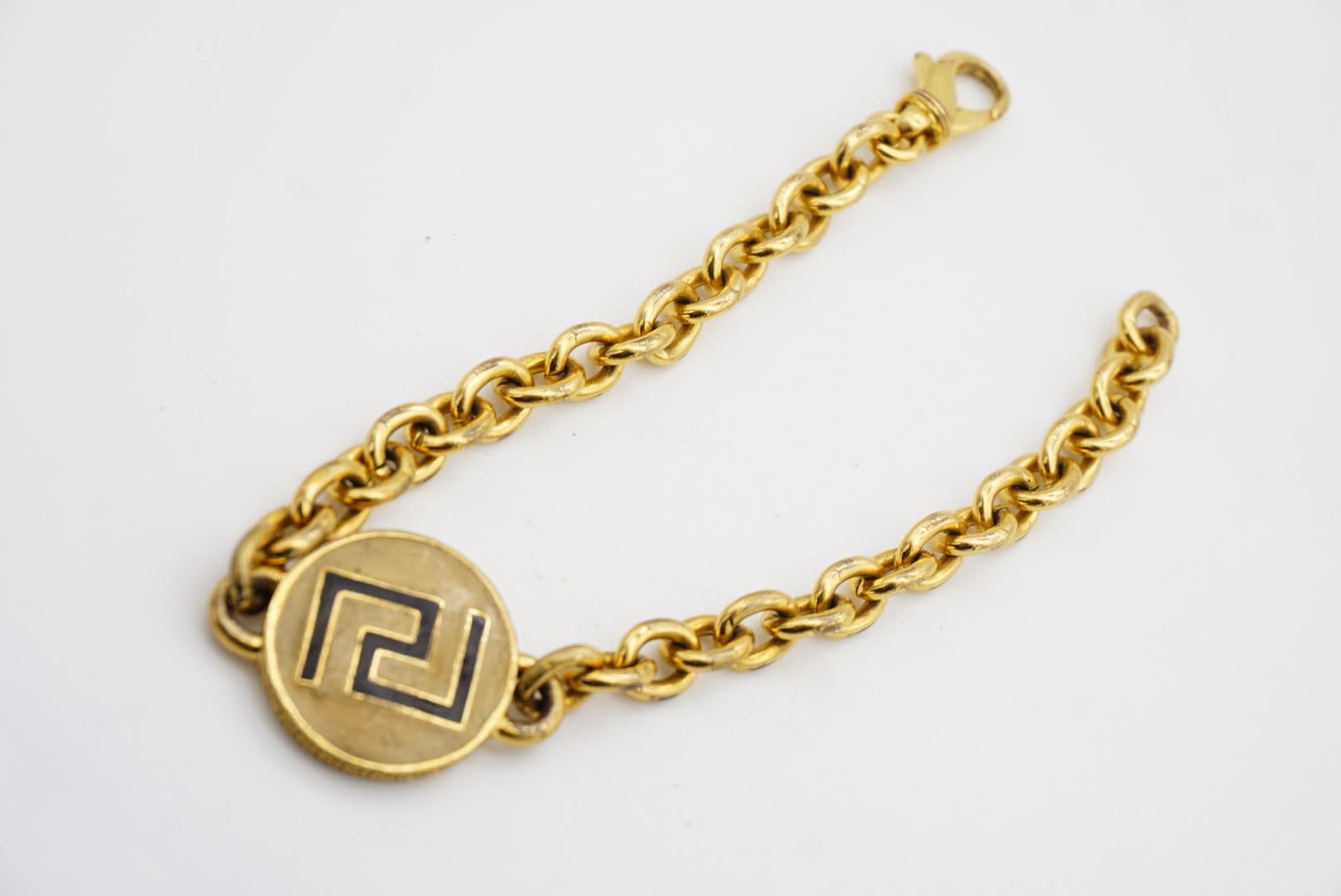 GIANNI VERSACE Vintage Iconic Greca Black Logo Circle Charm Chain Gold Bracelet For Sale 3