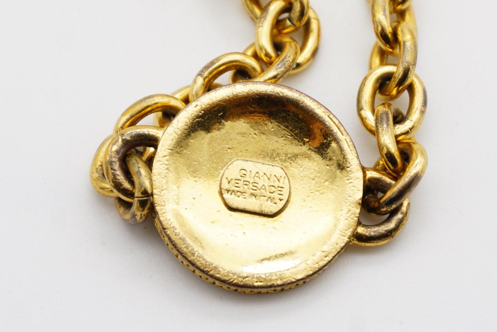 GIANNI VERSACE Vintage Iconic Greca Black Logo Circle Charm Chain Gold Bracelet For Sale 4