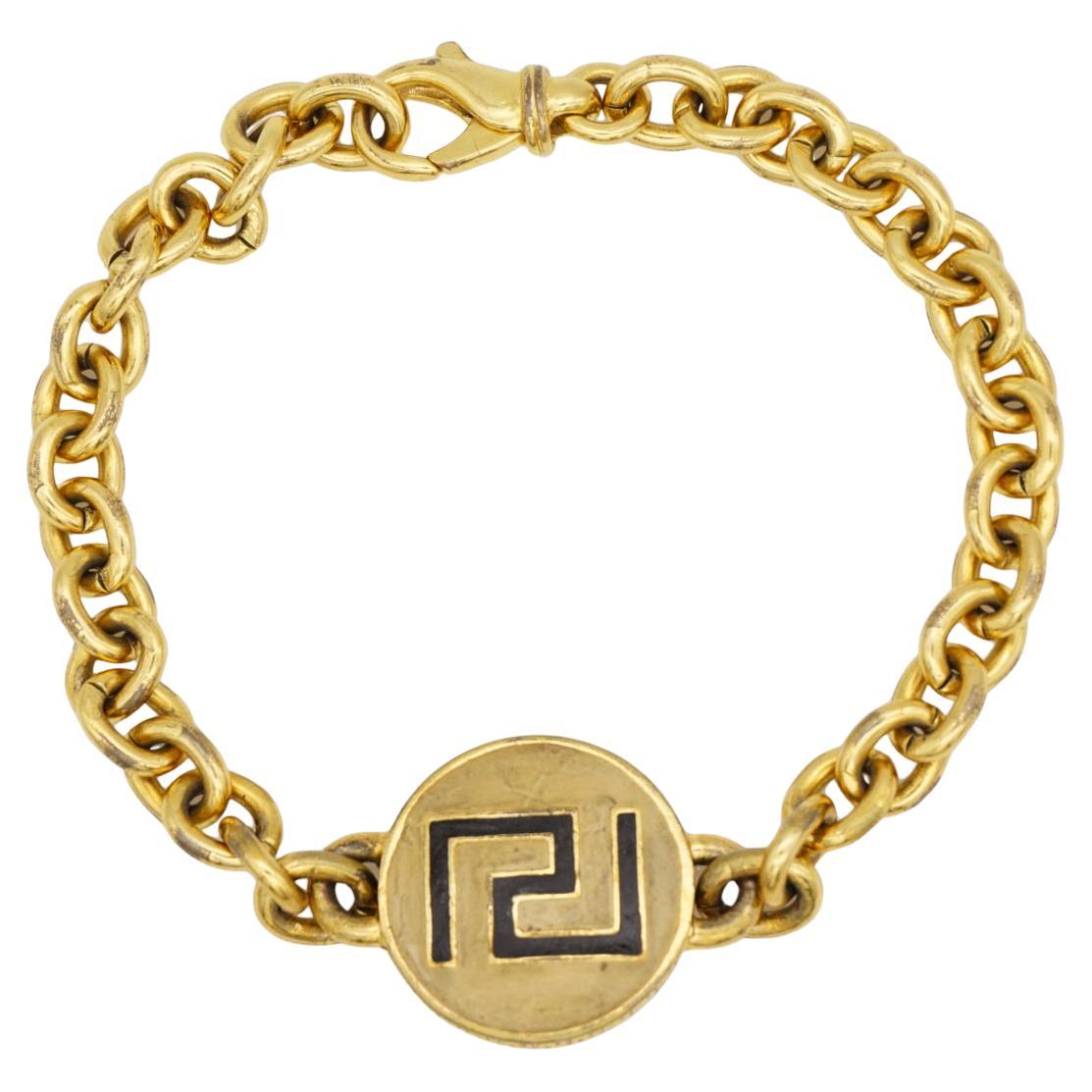 GIANNI VERSACE Vintage Iconic Greca Black Logo Circle Charm Chain Gold Bracelet im Angebot