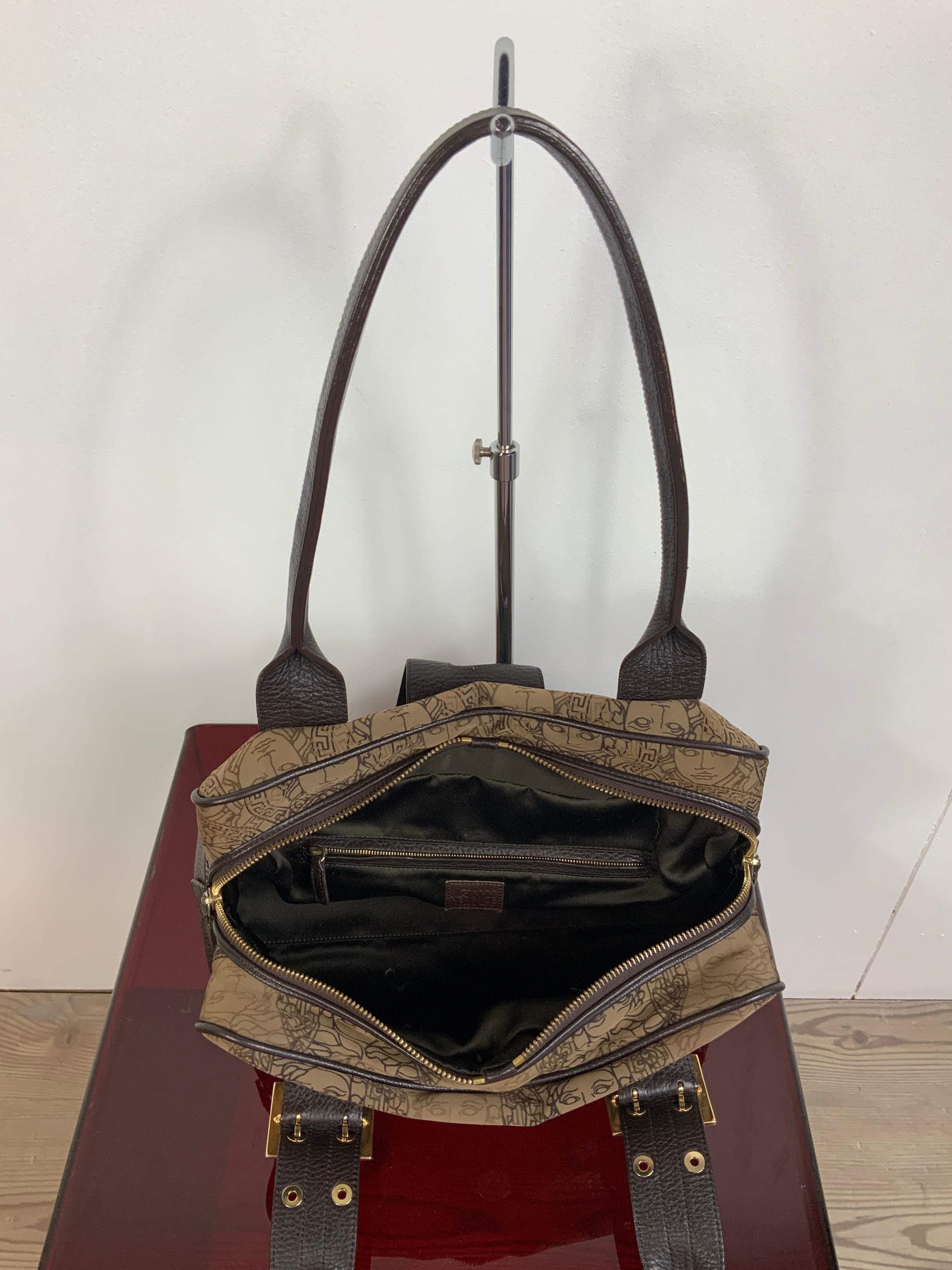 Gianni Versace vintage medusa bag For Sale 2
