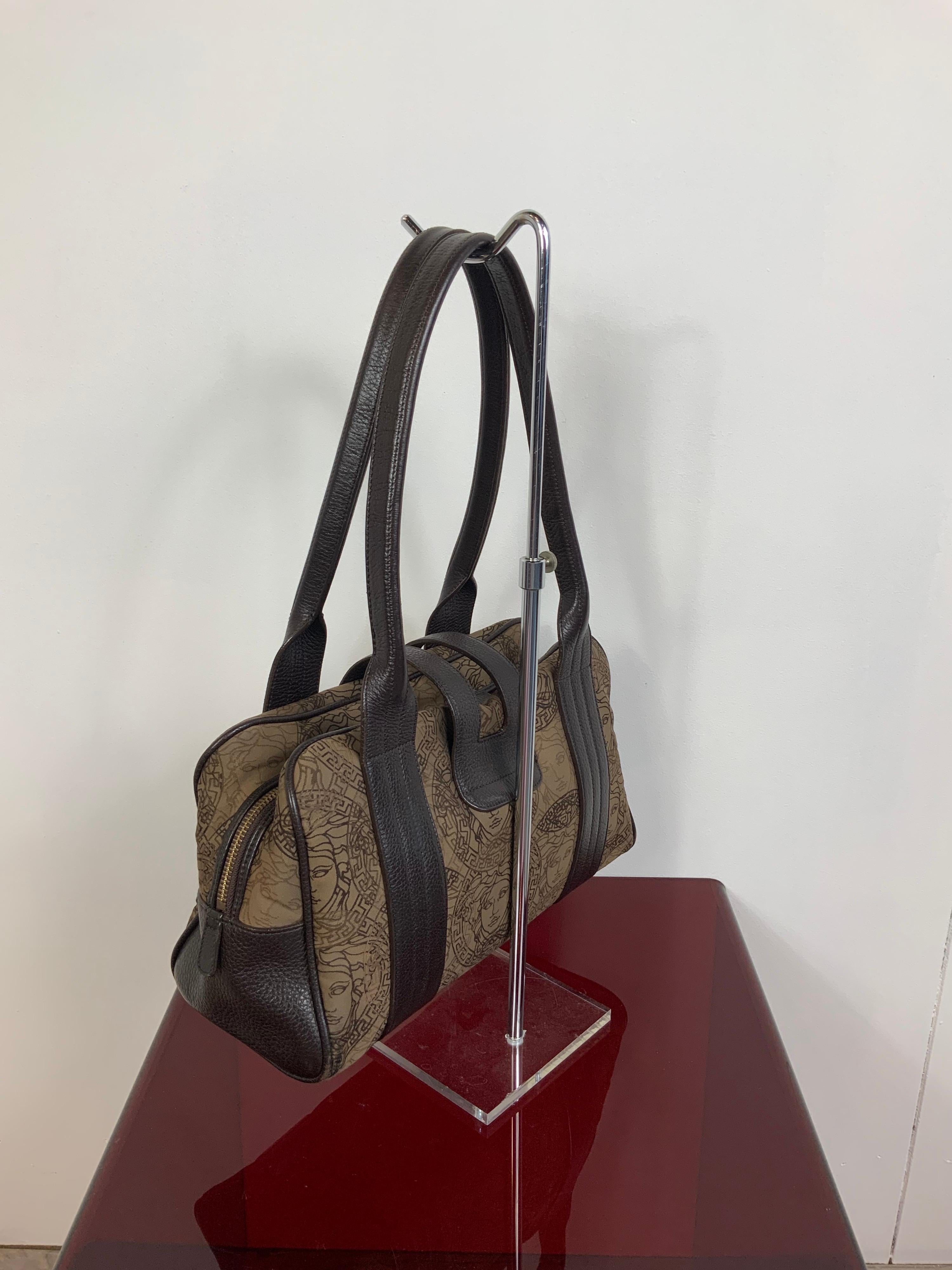 Gianni Versace vintage medusa bag In Good Condition For Sale In Carnate, IT