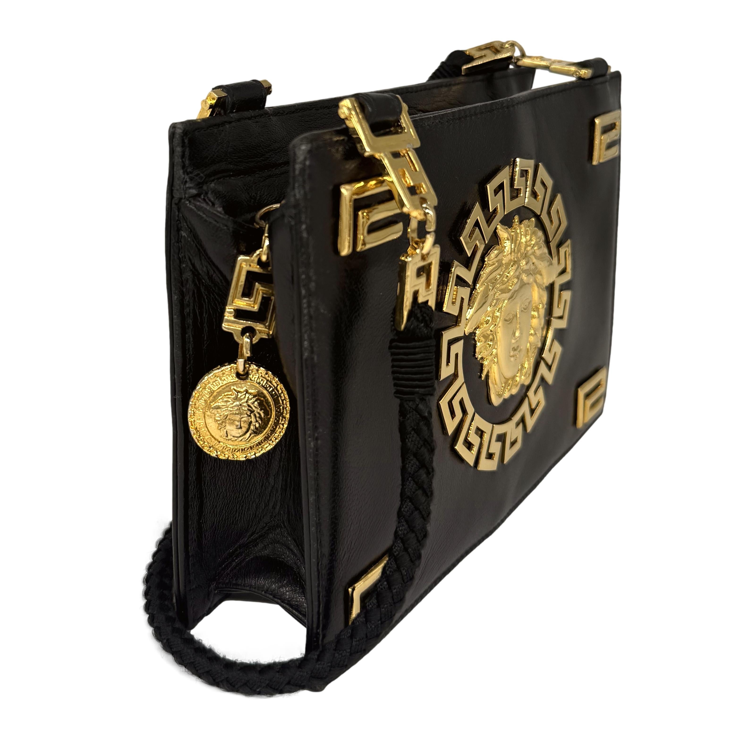 Gianni Versace Vintage Medusa Gold & Leather Shoulder Crossbody Bag, F/W 1992. In Good Condition In Banner Elk, NC