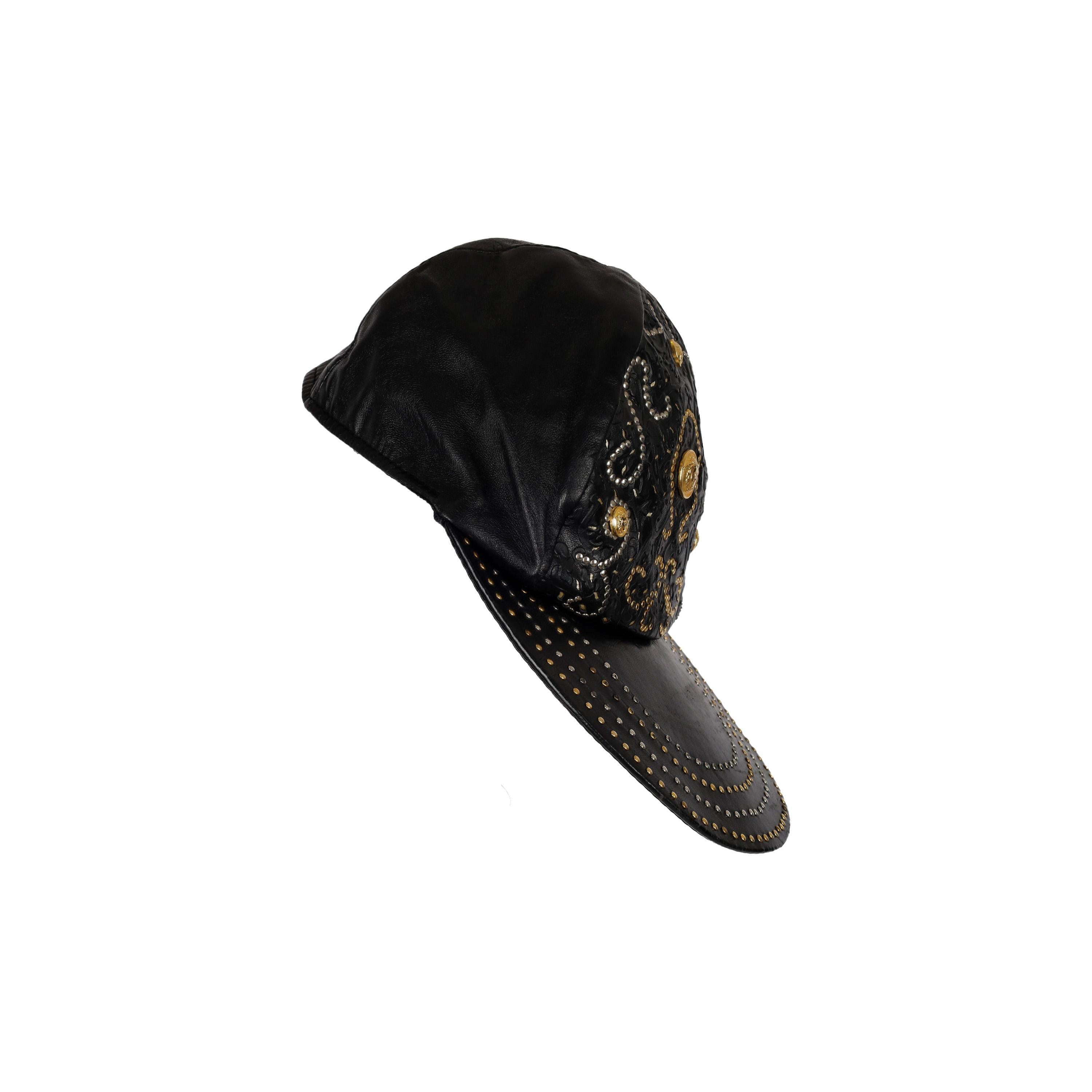 Gianni Versace Vintage Medusa Hat In Good Condition For Sale In Milano, IT