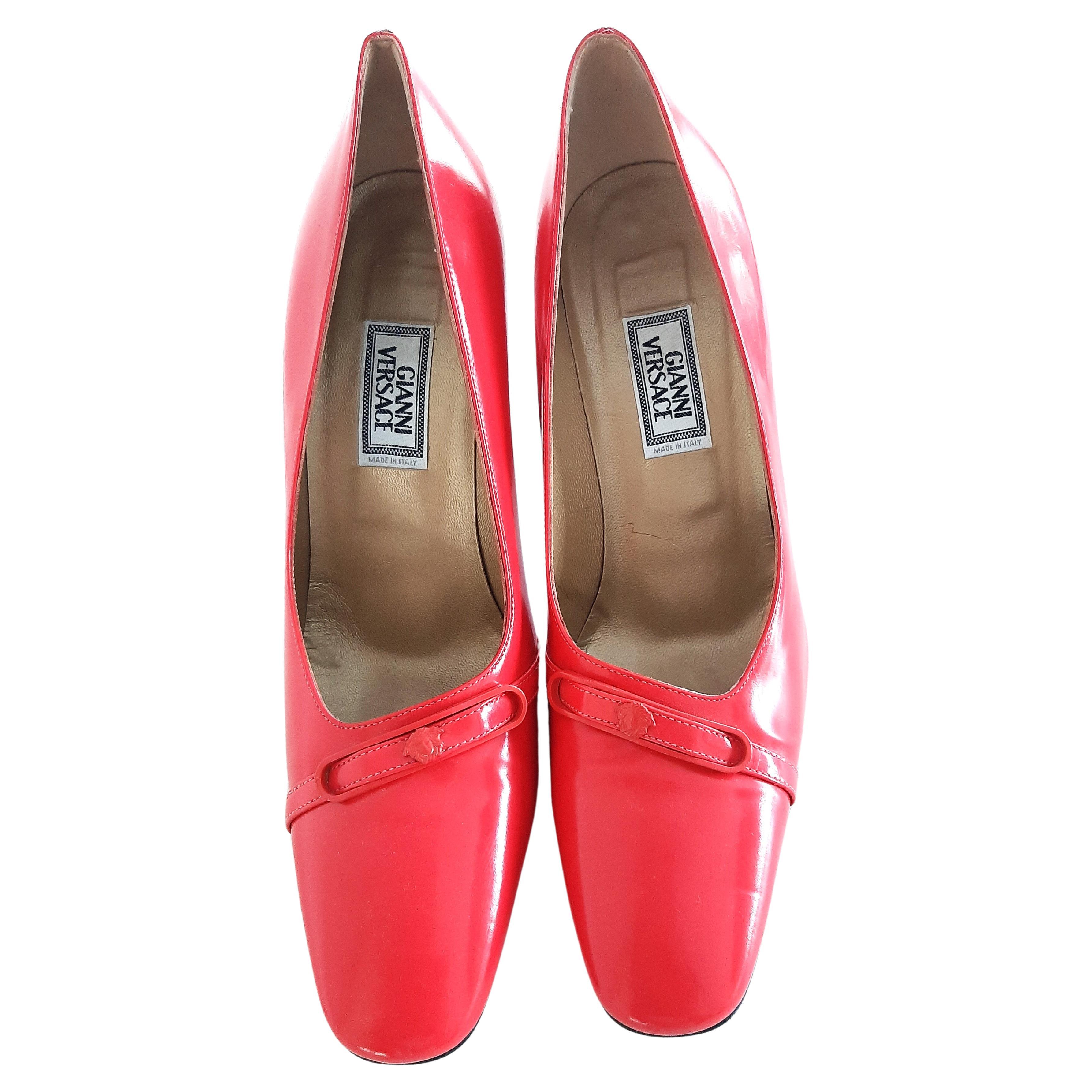 Gianni Versace Vintage Rosa Rot High Heels Schuhe Pumps mit Medusa mit Absatz