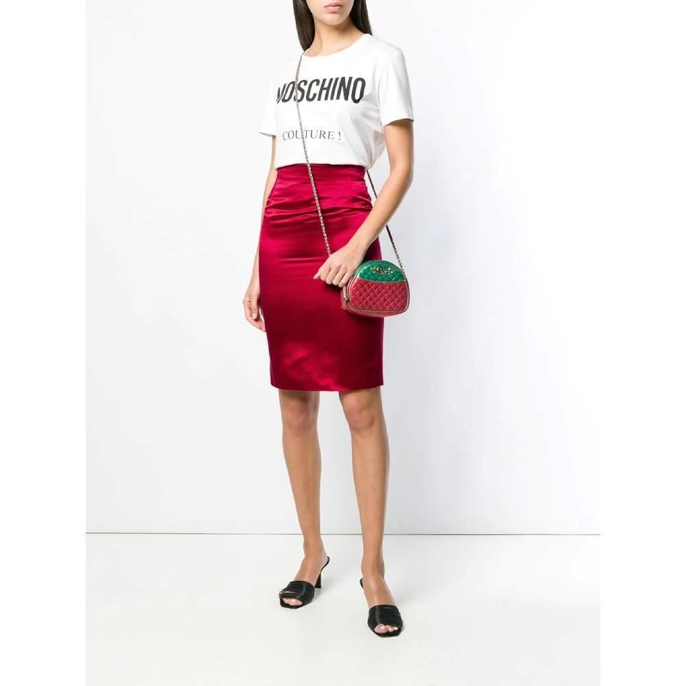 Gianni Versace red silk straight midi 90s skirt with high waist and a little frontal slit. Frontal hidden zip fastening.

Size: 38 IT

Flat measurements
Height: 60 cm
Waist: 31 cm
Hips: 40 cm

Product code: A7361

Composition: 100% Silk

Made in:
