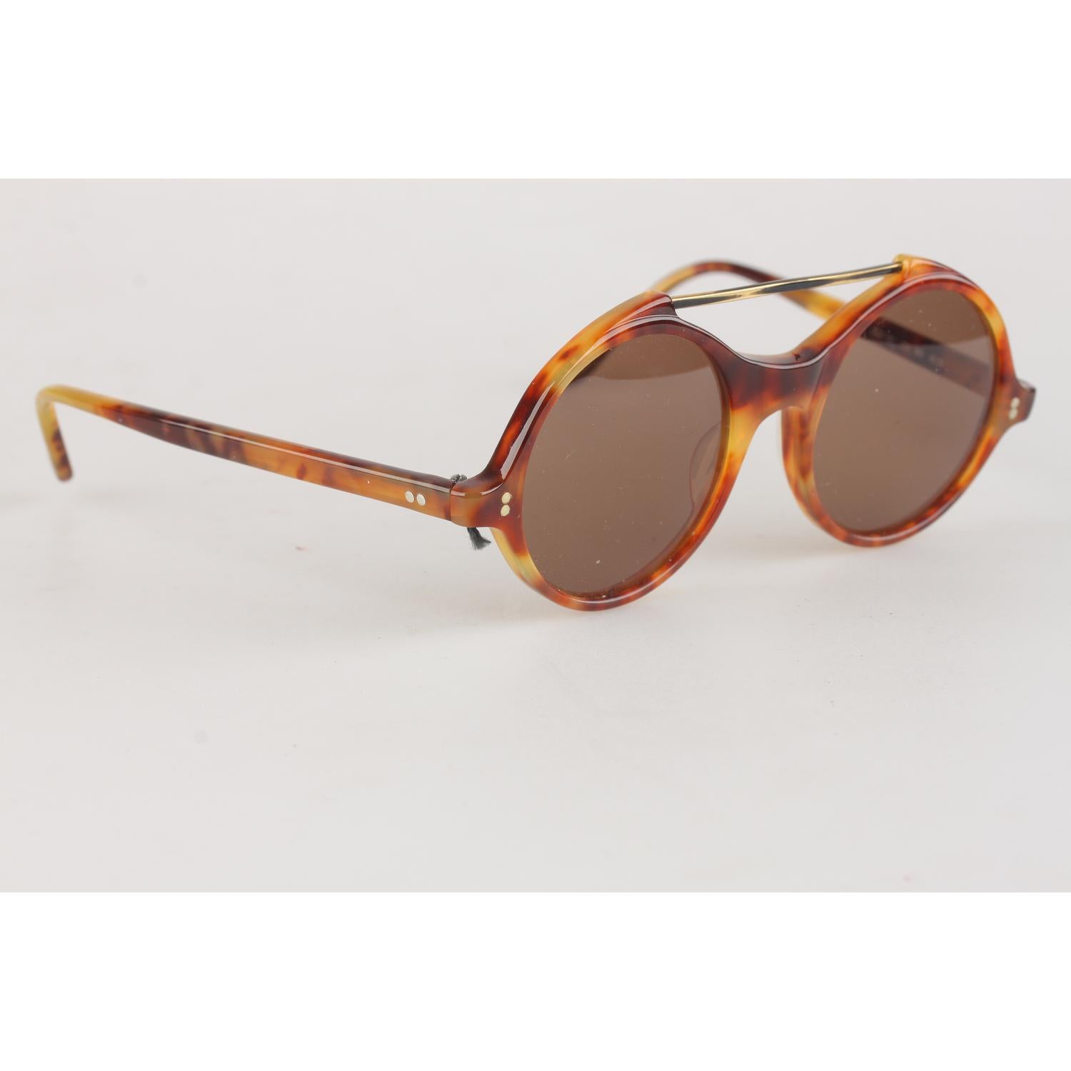 - Original Vintage RARE frame by GIANNI VERSACE, made in Italy. Tortoise round sunglasses, with brown 100% total UV protection NEW lenses.  Steampunk look/style Col. 960.

MATERIAL: Acetate

COLOR: brown

MODEL: 531

GENDER: Adult Unisex

SIZE: