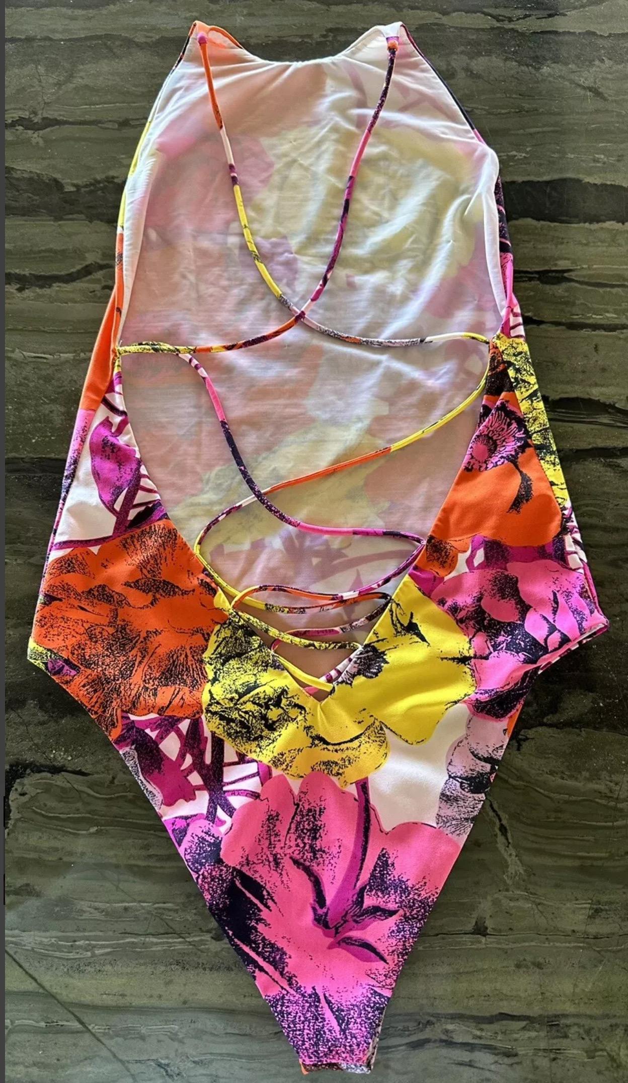 GIANNI VERSACE Vintage S/2002 Laufsteg Pop Art Rückenfreier Badeanzug Bodysuit mit Blumenmuster (Grau) im Angebot