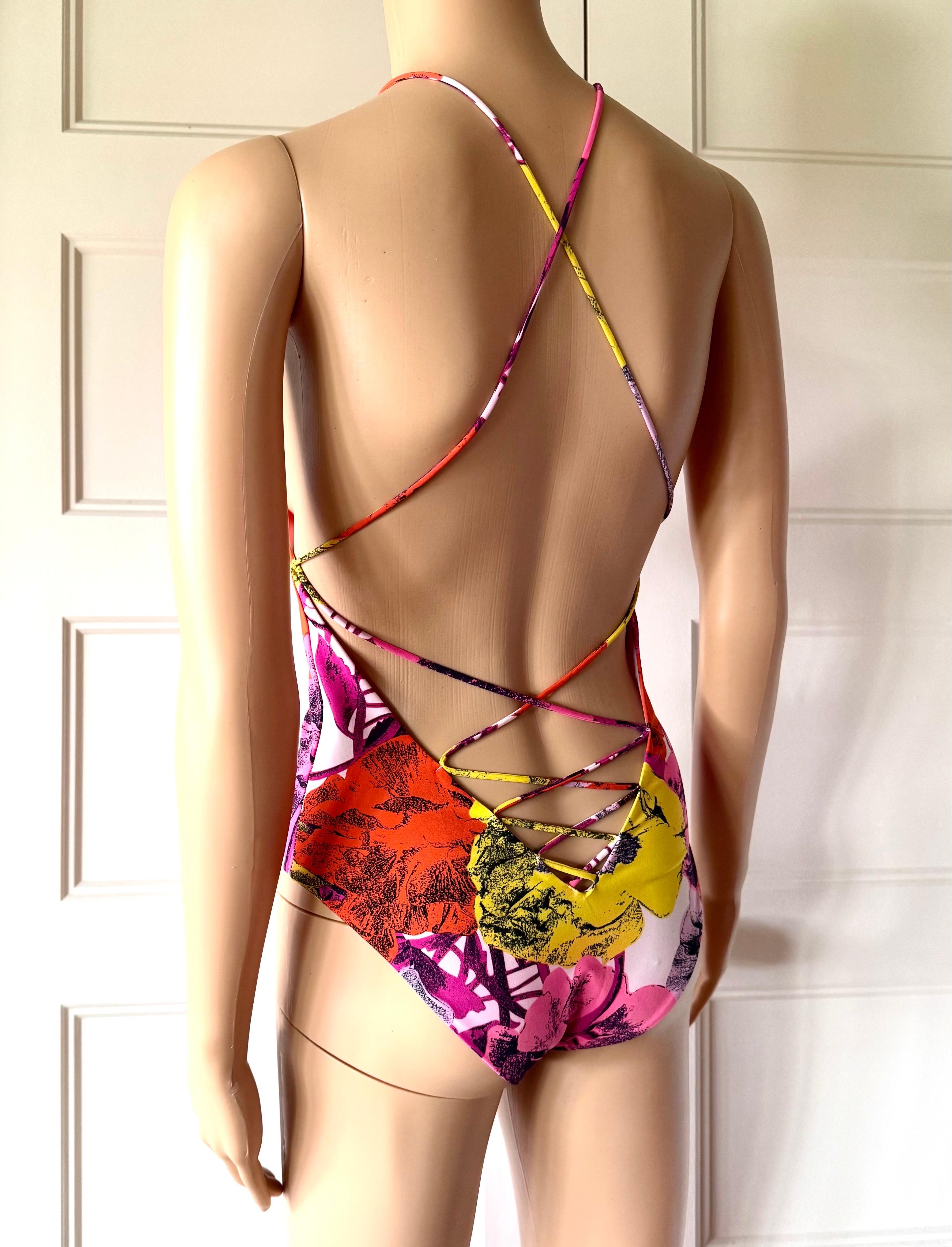 GIANNI VERSACE Vintage S/2002 Laufsteg Pop Art Rückenfreier Badeanzug Bodysuit mit Blumenmuster im Zustand „Gut“ im Angebot in Woodland Hills, CA