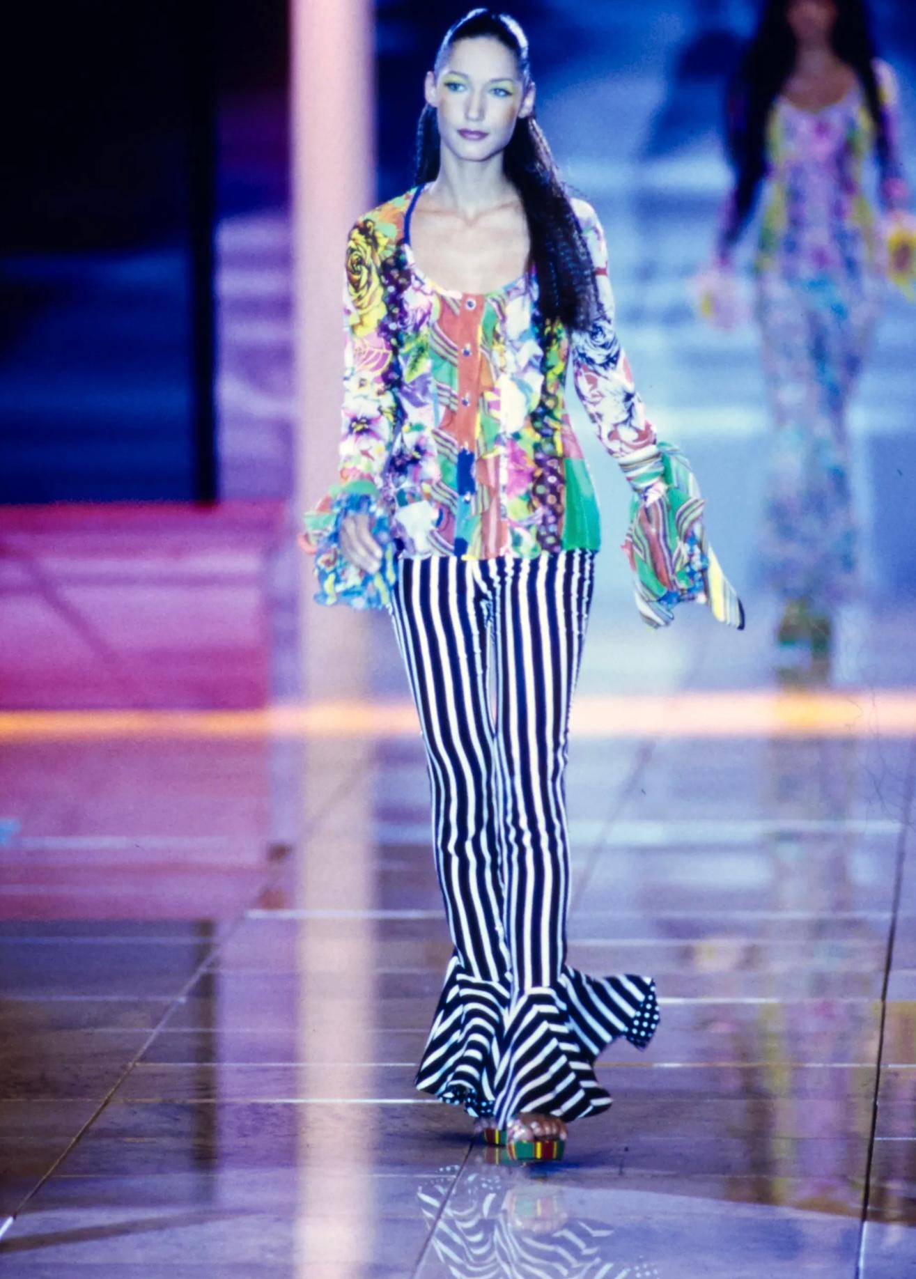 Gianni Versace Vintage S/S 1993 Miami Collection Camicetta Top con Bottoni Medusa in vendita 1