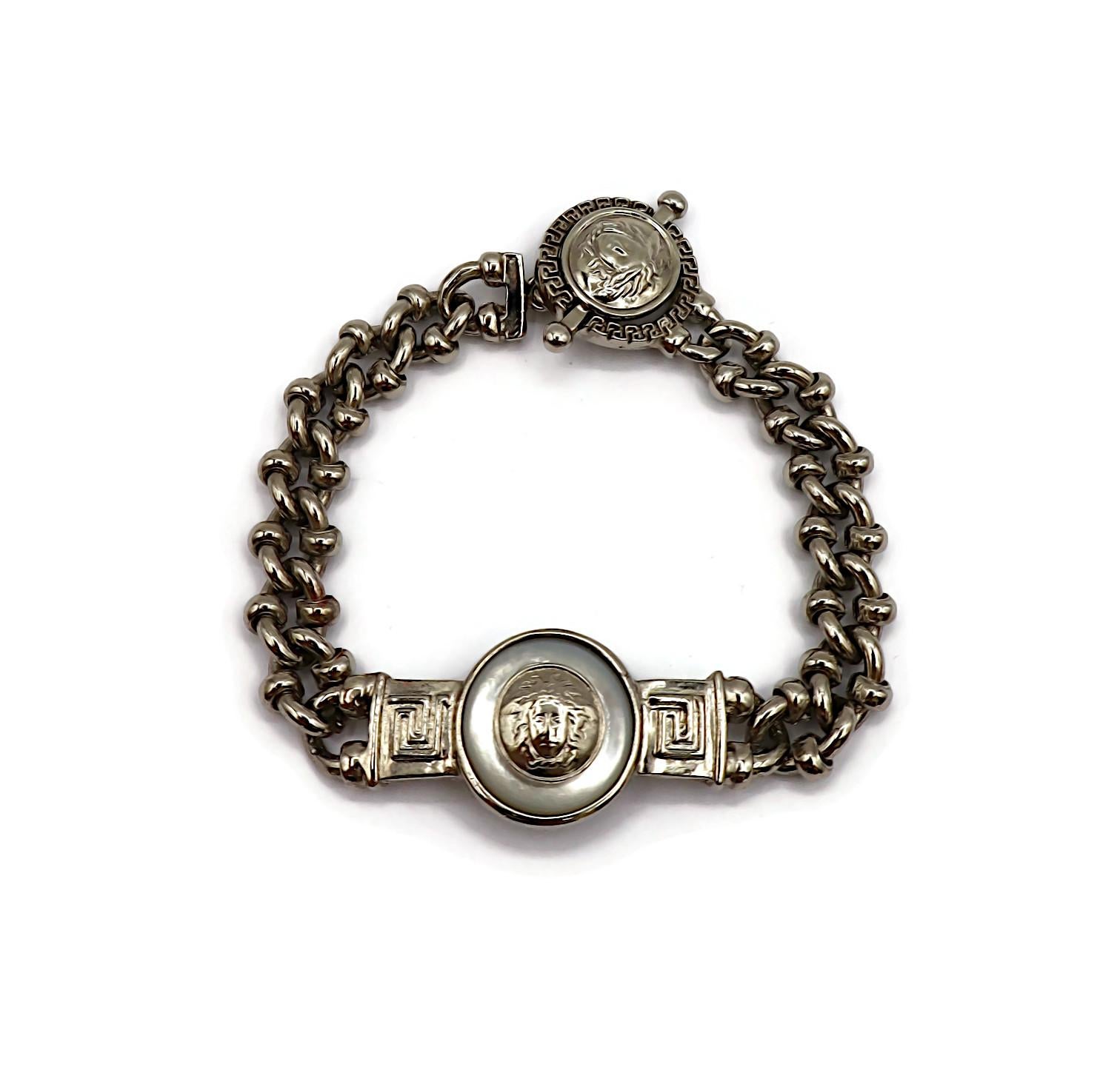 GIANNI VERSACE Vintage Silver Tone Medusa Chain Bracelet In Good Condition For Sale In Nice, FR