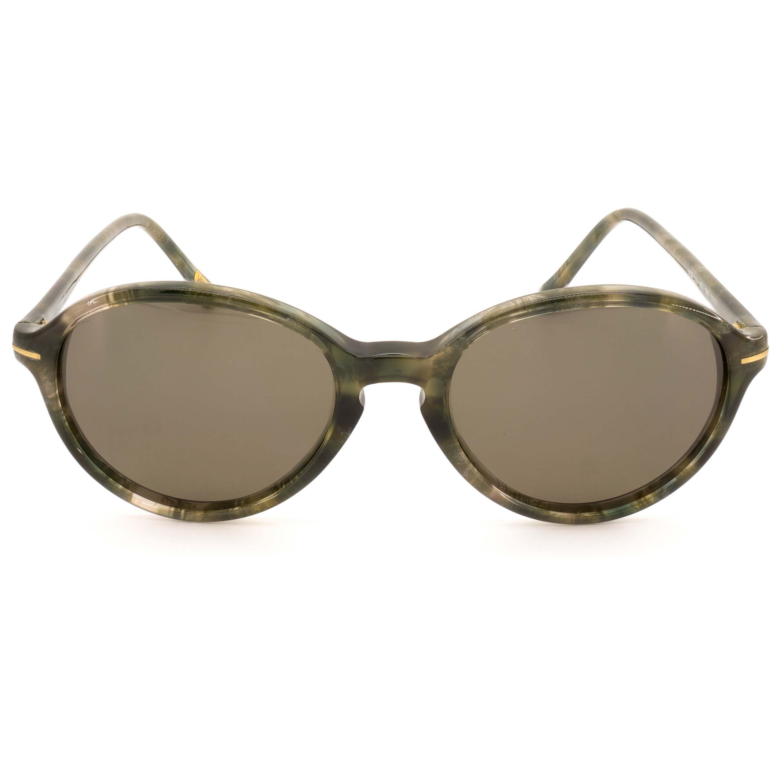 MAKE: Gianni Versace
MODEL: 312 - Olive
MADE IN: Italy
ERA: 1970s
CONDITION: New Old Stock [never worn]

DIMENSIONS:
SMALL
Lens width: 50 mm  /  1 15/16 in
Lens height: 44 mm  /  1 3/4 in
Bridge: 20 mm  /  13/16 in
Temple-to-temple width: 130 mm  / 