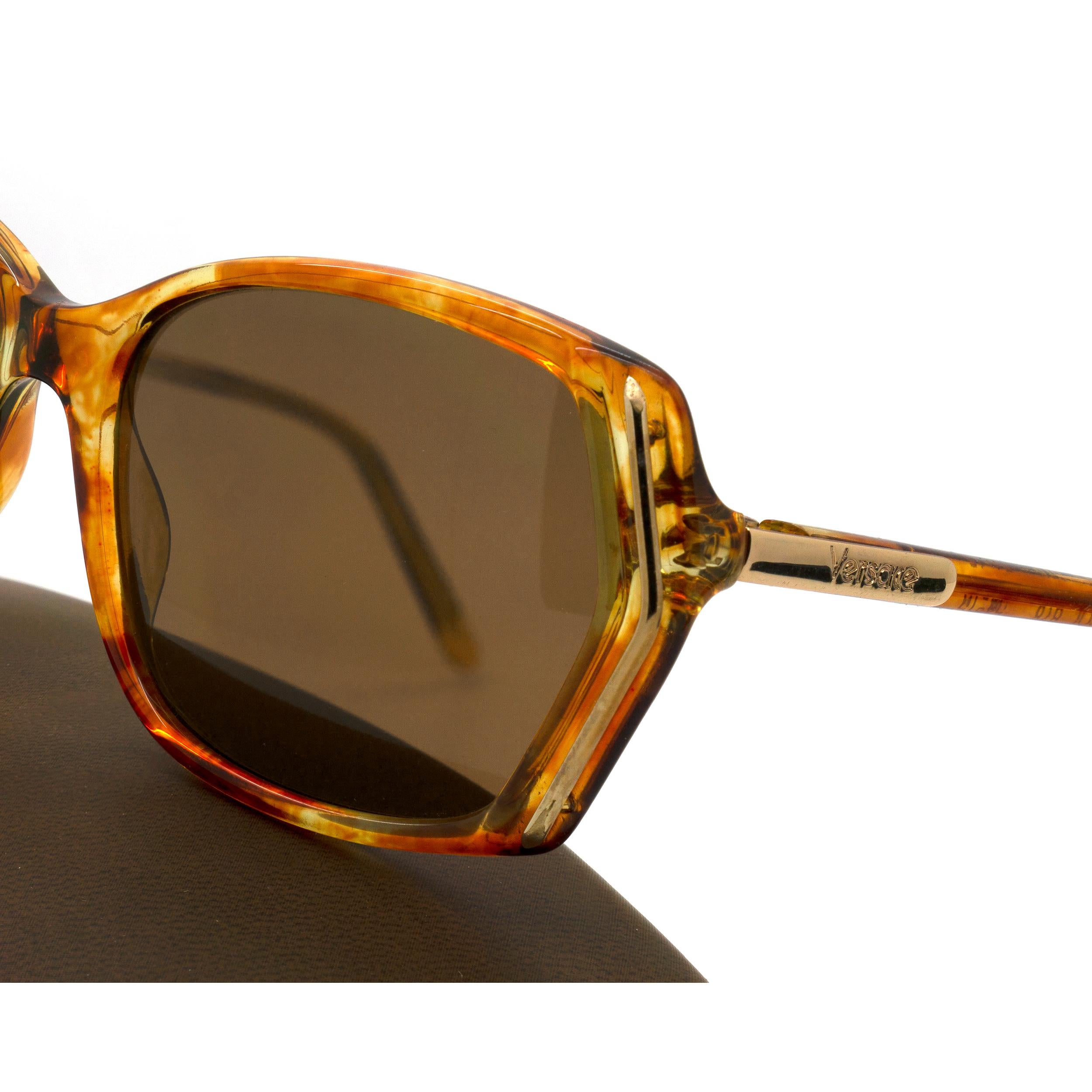 Gianni Versace vintage sunglasses for women In New Condition For Sale In Santa Clarita, CA